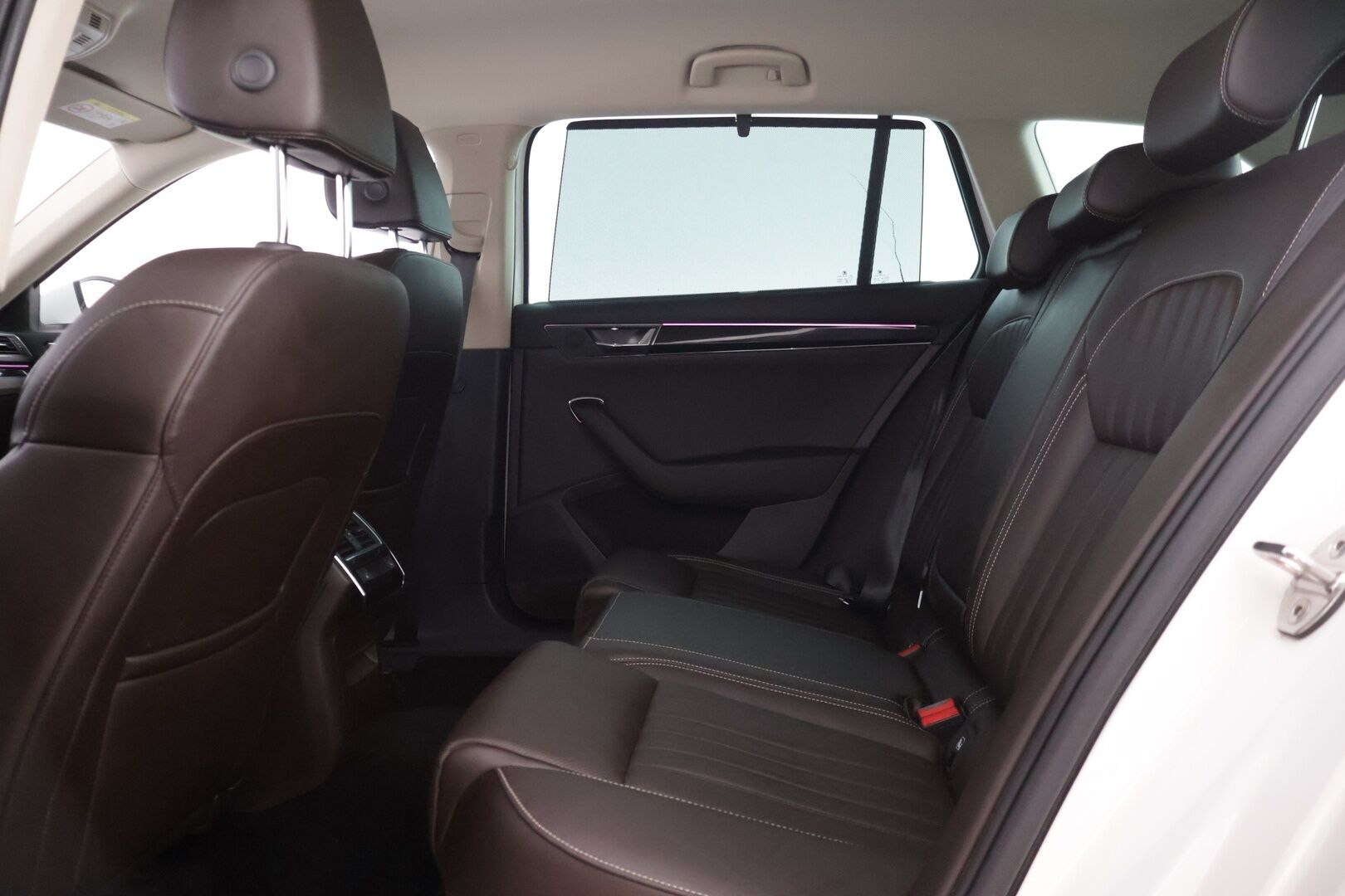 SKODA SUPERB 2021 Combi 1,4 TSI PHEV L&K iV DSG Autom. - | Muistinahat | Ilmastoidut istuimet | Matrix LED | Vakkari | Canton | Keyless | Sähköluukku | Koukku | Juuri Huollettu | Jakopää tehty | Kahdet Renkaat ja Vanteet | SOH 96 % |