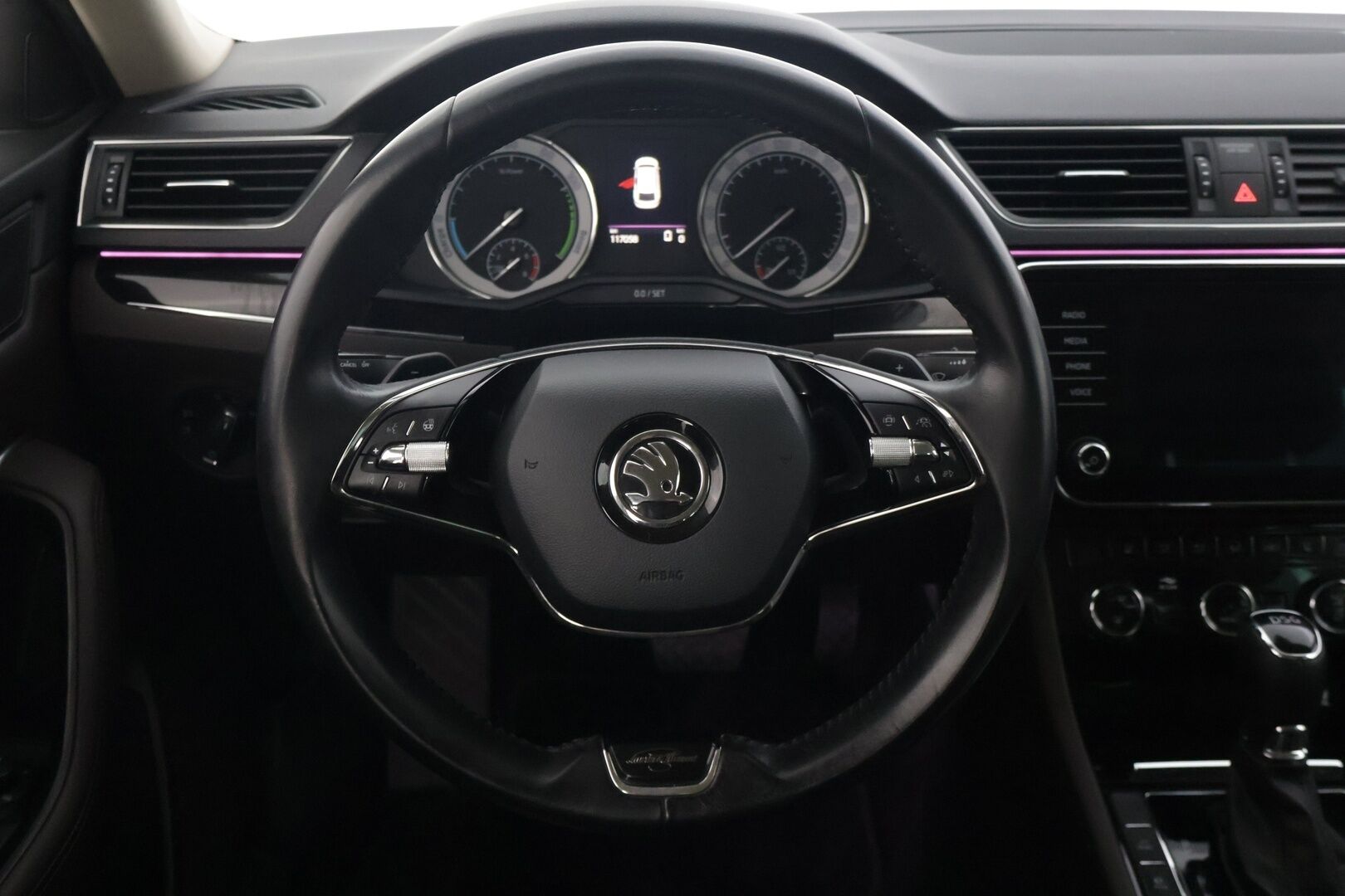 SKODA SUPERB 2021 Combi 1,4 TSI PHEV L&K iV DSG Autom. - | Muistinahat | Ilmastoidut istuimet | Matrix LED | Vakkari | Canton | Keyless | Sähköluukku | Koukku | Juuri Huollettu | Jakopää tehty | Kahdet Renkaat ja Vanteet | SOH 96 % |