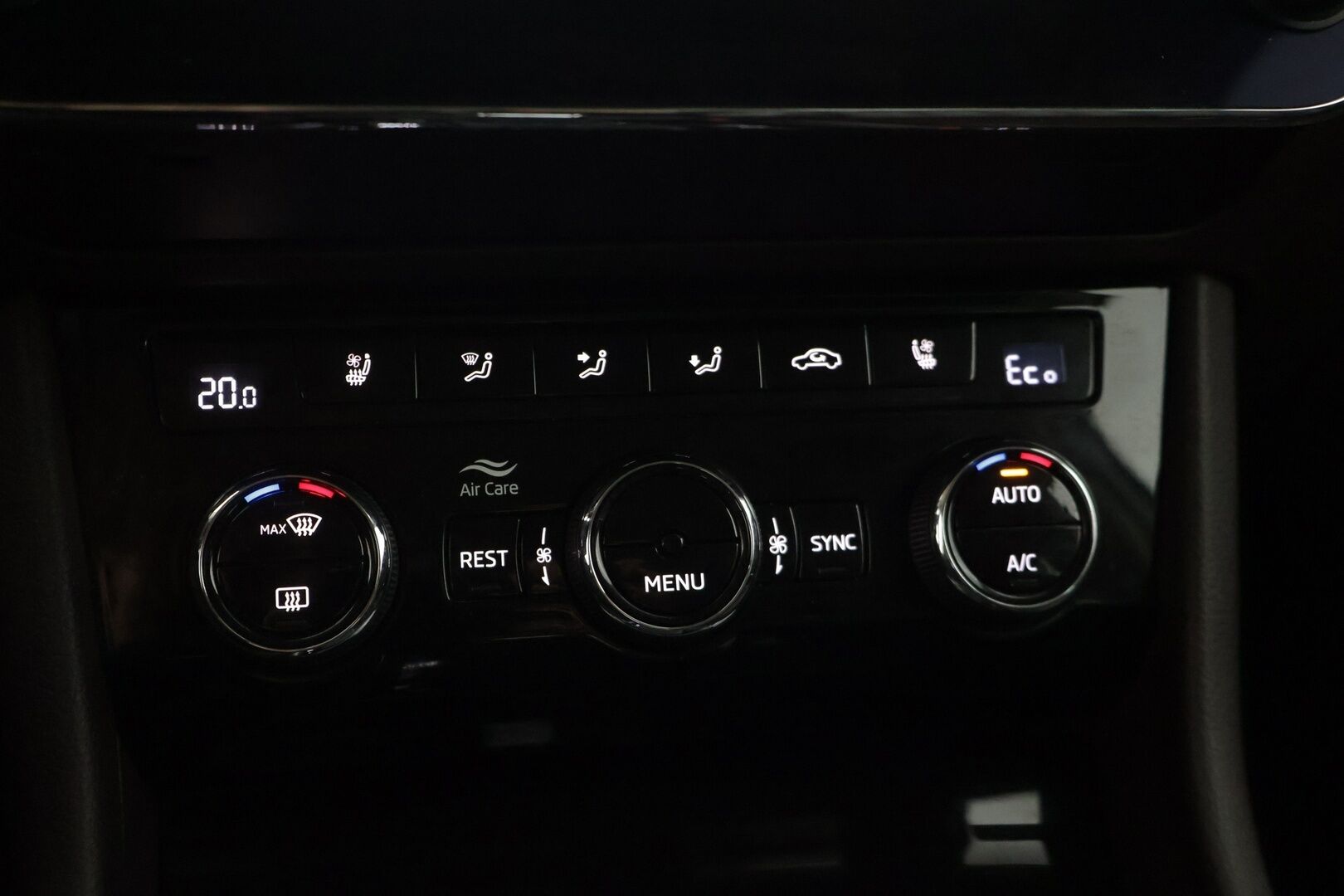 SKODA SUPERB 2021 Combi 1,4 TSI PHEV L&K iV DSG Autom. - | Muistinahat | Ilmastoidut istuimet | Matrix LED | Vakkari | Canton | Keyless | Sähköluukku | Koukku | Juuri Huollettu | Jakopää tehty | Kahdet Renkaat ja Vanteet | SOH 96 % |