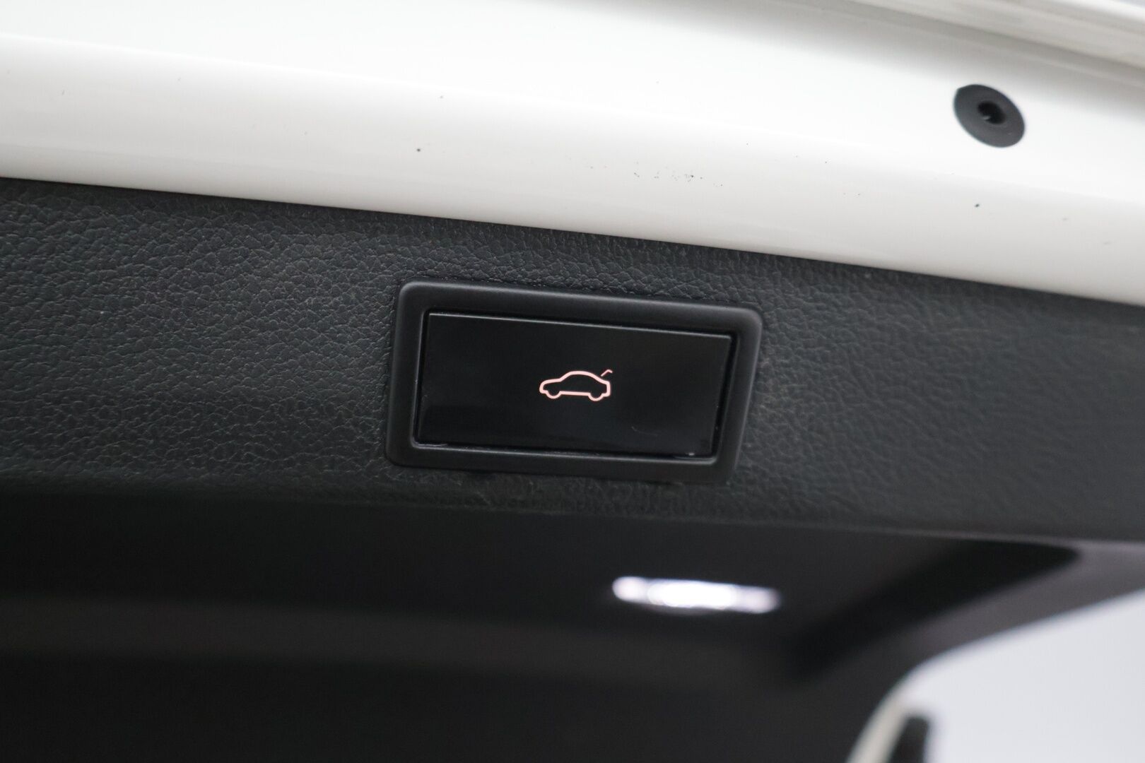 SKODA SUPERB 2021 Combi 1,4 TSI PHEV L&K iV DSG Autom. - | Muistinahat | Ilmastoidut istuimet | Matrix LED | Vakkari | Canton | Keyless | Sähköluukku | Koukku | Juuri Huollettu | Jakopää tehty | Kahdet Renkaat ja Vanteet | SOH 96 % |