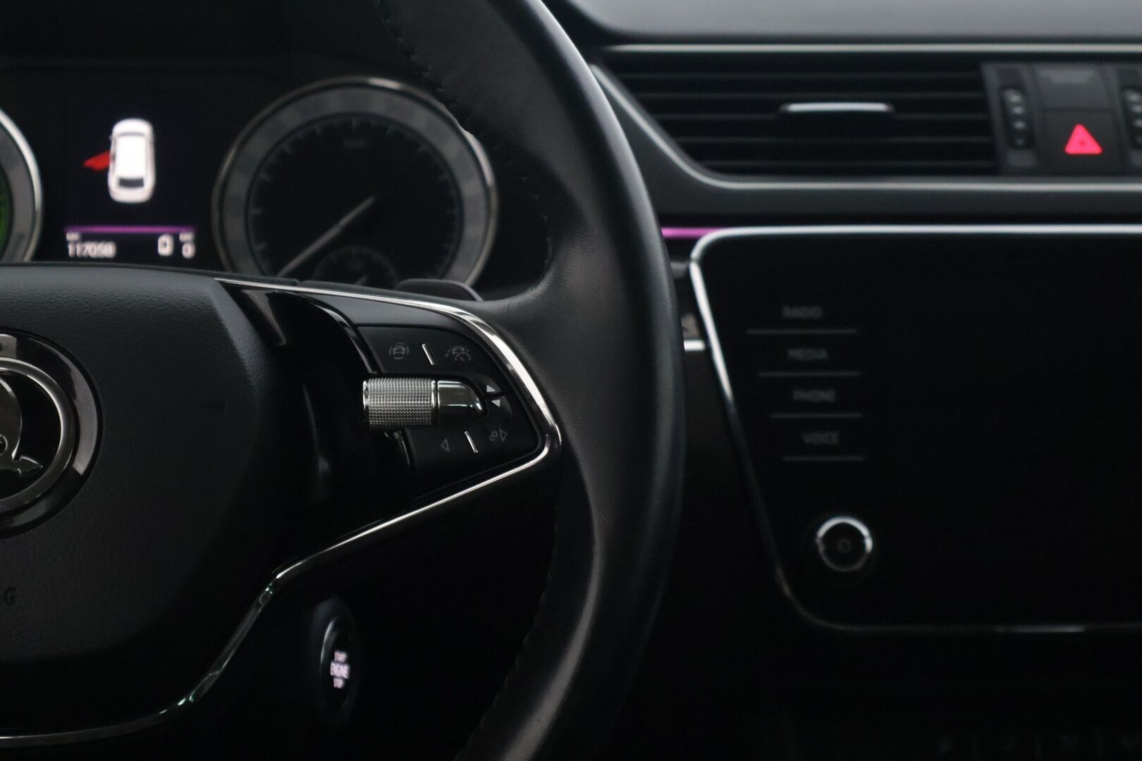 SKODA SUPERB 2021 Combi 1,4 TSI PHEV L&K iV DSG Autom. - | Muistinahat | Ilmastoidut istuimet | Matrix LED | Vakkari | Canton | Keyless | Sähköluukku | Koukku | Juuri Huollettu | Jakopää tehty | Kahdet Renkaat ja Vanteet | SOH 96 % |