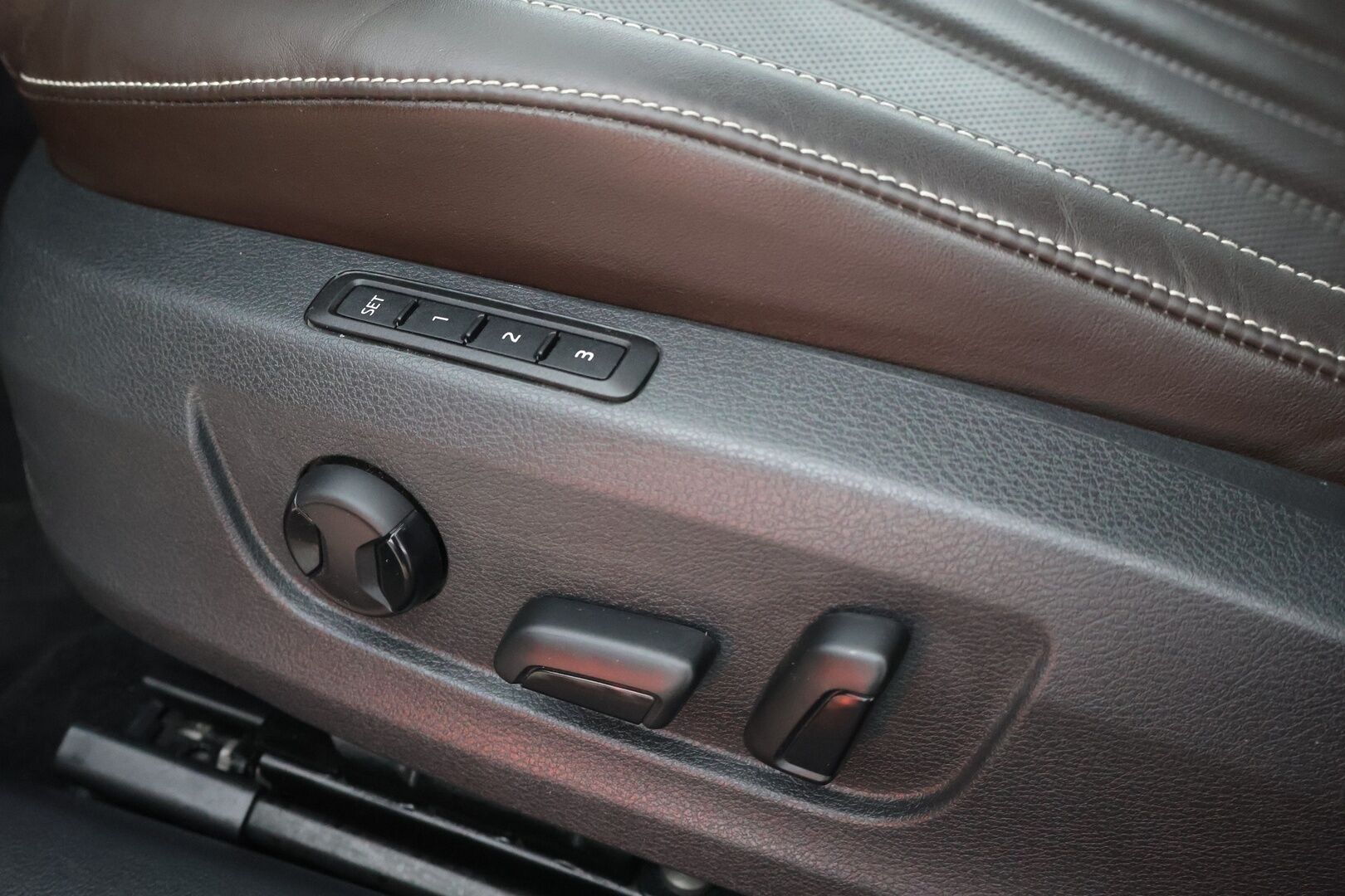 SKODA SUPERB 2021 Combi 1.4 TSI PHEV L&K iV DSG Aut. *Muistinahat / Ilmastoidut Istuimet / Matrix LED / Vakkari / Canton / Keyless / Sähköluukku / Koukku* - *Juuri Huollettu / Jakopää tehty / Kahdet Renkaat ja Vanteet*