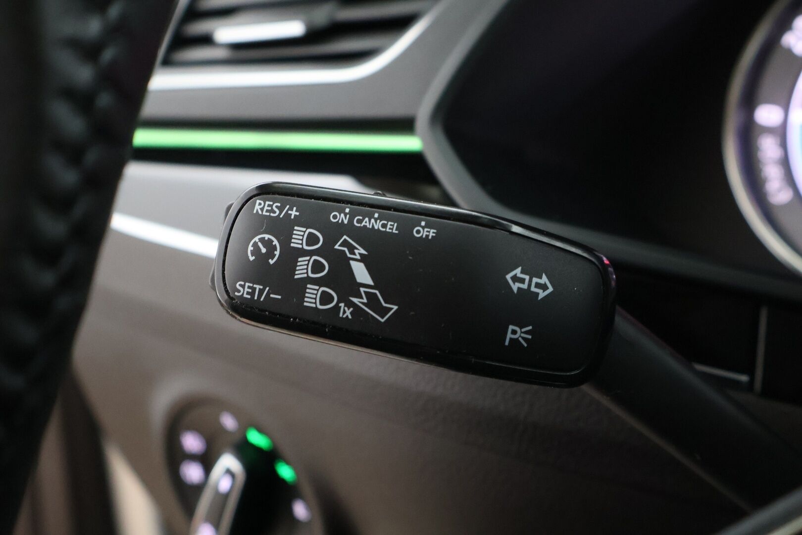 SKODA SUPERB 2021 Combi 1.4 TSI PHEV L&K iV DSG Aut. *Muistinahat / Ilmastoidut Istuimet / Matrix LED / Vakkari / Canton / Keyless / Sähköluukku / Koukku* - *Juuri Huollettu / Jakopää tehty / Kahdet Renkaat ja Vanteet*