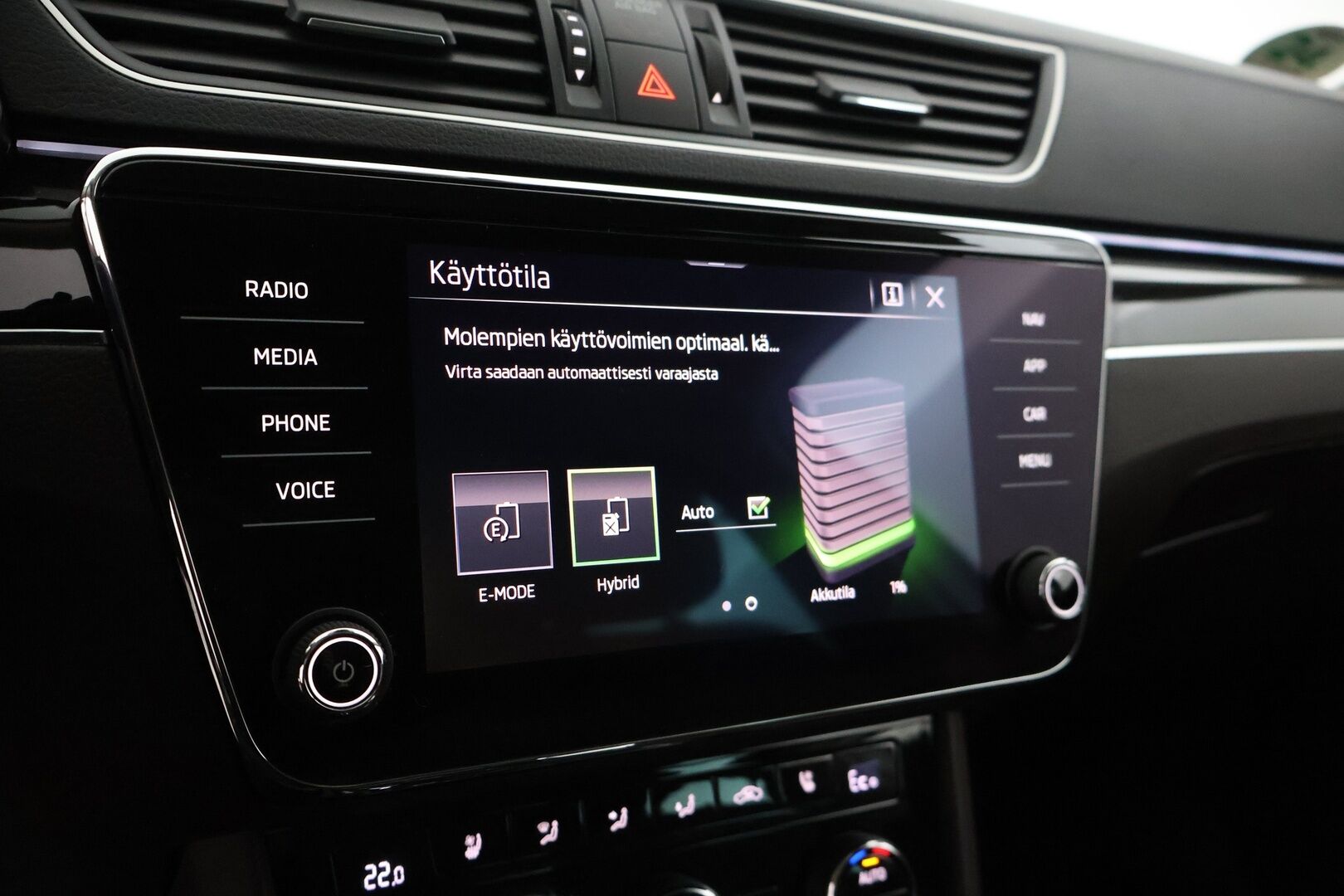 SKODA SUPERB 2021 Combi 1.4 TSI PHEV L&K iV DSG Aut. *Muistinahat / Ilmastoidut Istuimet / Matrix LED / Vakkari / Canton / Keyless / Sähköluukku / Koukku* - *Juuri Huollettu / Jakopää tehty / Kahdet Renkaat ja Vanteet*