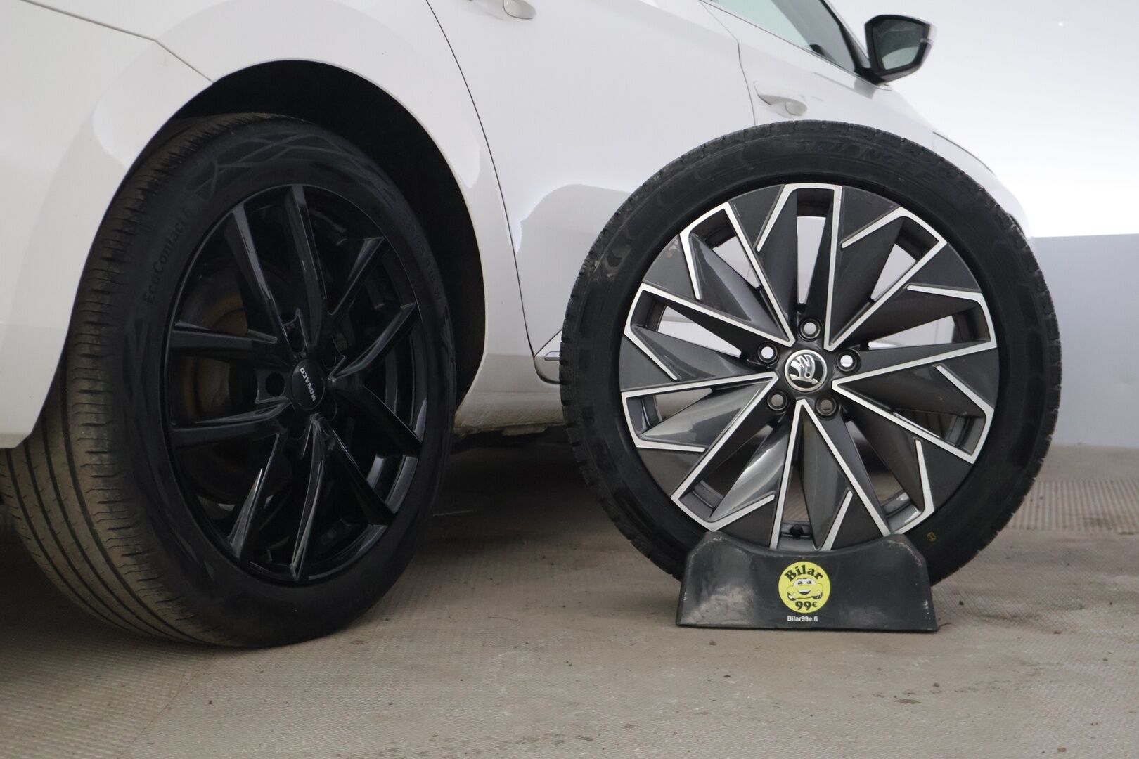 SKODA SUPERB 2021 Combi 1,4 TSI PHEV L&K iV DSG Autom. - | Muistinahat | Ilmastoidut istuimet | Matrix LED | Vakkari | Canton | Keyless | Sähköluukku | Koukku | Juuri Huollettu | Jakopää tehty | Kahdet Renkaat ja Vanteet | SOH 96 % |