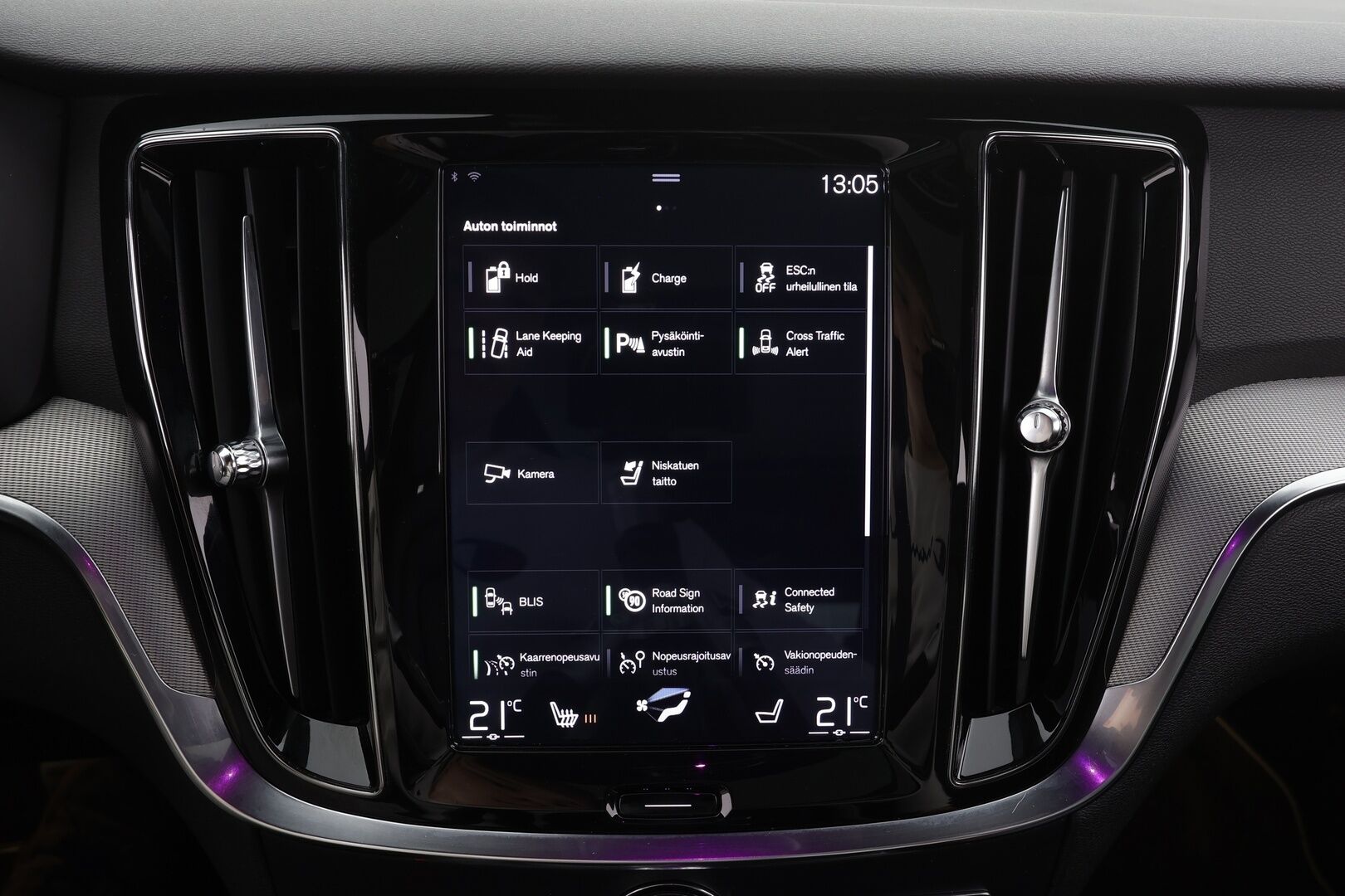 Volvo V60 2020 T8 TwE AWD R-Design aut * Panorama / Webasto / Koukku / ACC / Full-LED / P.kamera / Sporttipenkki Muistilla / Navi * - 2x Latauskaapelit / Kahdet renkaat - Osta nyt, maksa vasta ensi vuonna