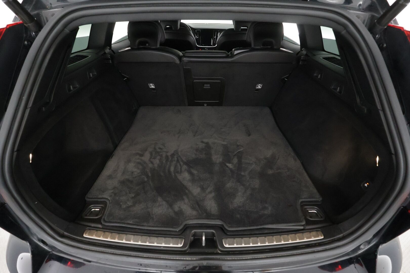 Volvo V60 2020 T8 TwE AWD R-Design aut * Panorama / Webasto / Koukku / ACC / Full-LED / P.kamera / Sporttipenkki Muistilla / Navi * - 2x Latauskaapelit / Kahdet renkaat - Osta nyt, maksa vasta ensi vuonna