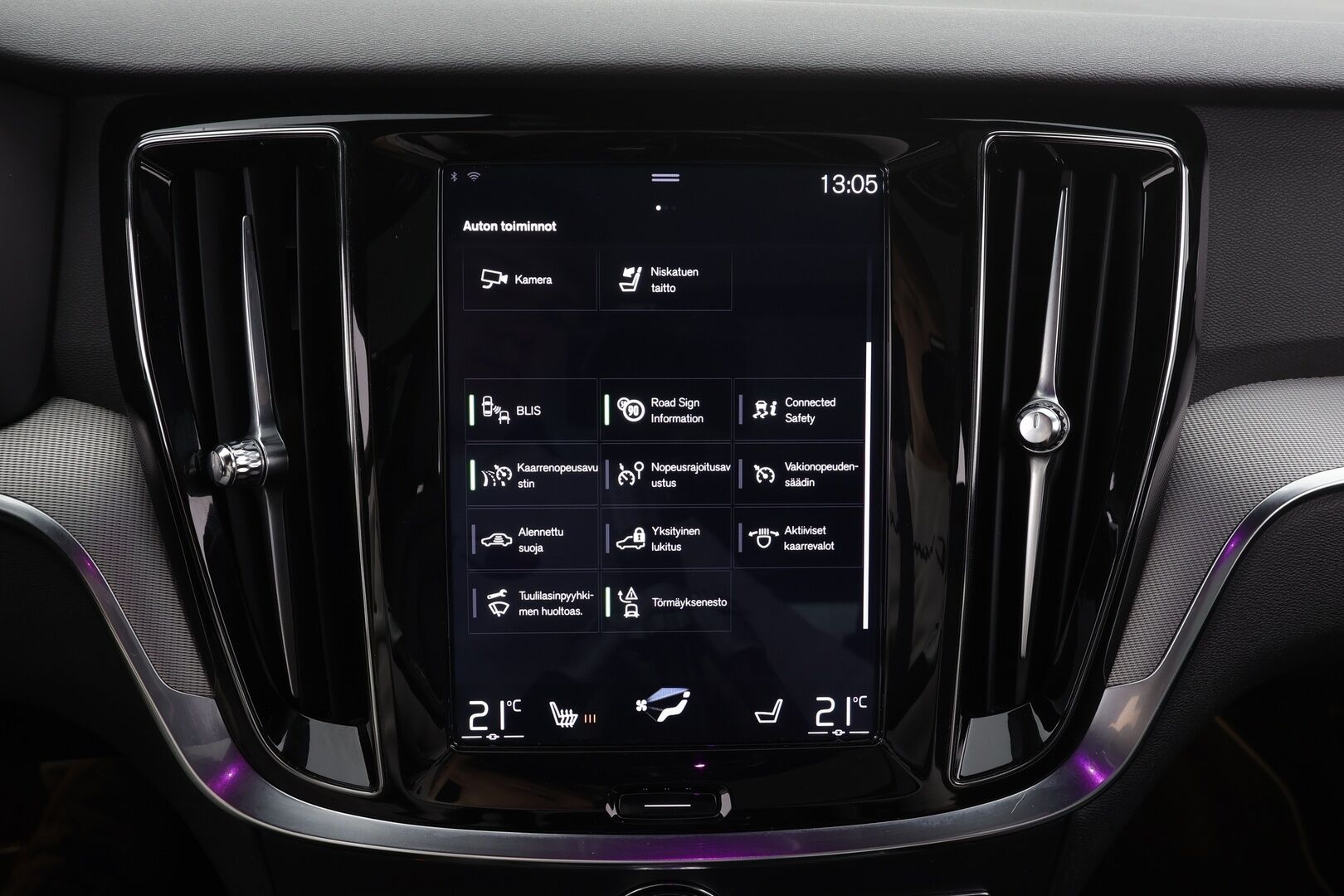 Volvo V60 2020 T8 TwE AWD R-Design aut * Panorama / Webasto / Koukku / ACC / Full-LED / P.kamera / Sporttipenkki Muistilla / Navi * - 2x Latauskaapelit / Kahdet renkaat - Osta nyt, maksa vasta ensi vuonna