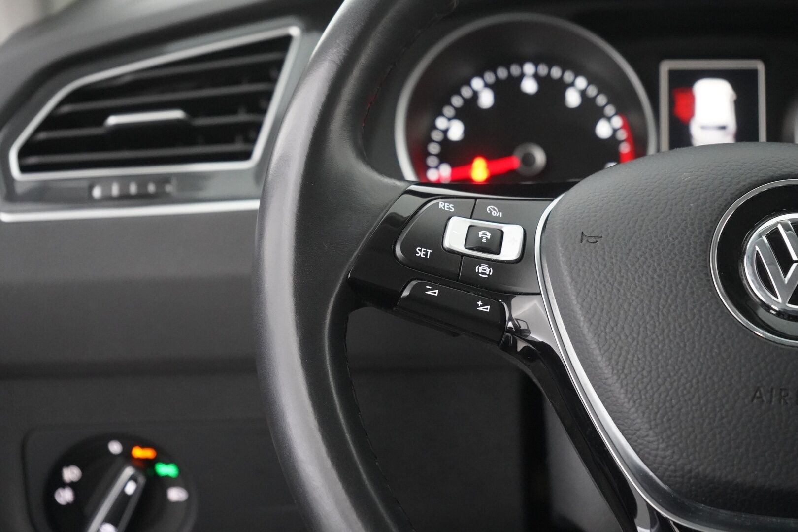 Volkswagen Tiguan 2020 1,5 TSI EVO 110kW (150hv) DSG-Automaatti - ACC | Peruutuskamera | Tutkat | Apple Carplay & AndroidAuto | LED | Kahdet hyvät renkaat VW:n vanteilla | Juuri huollettu! 