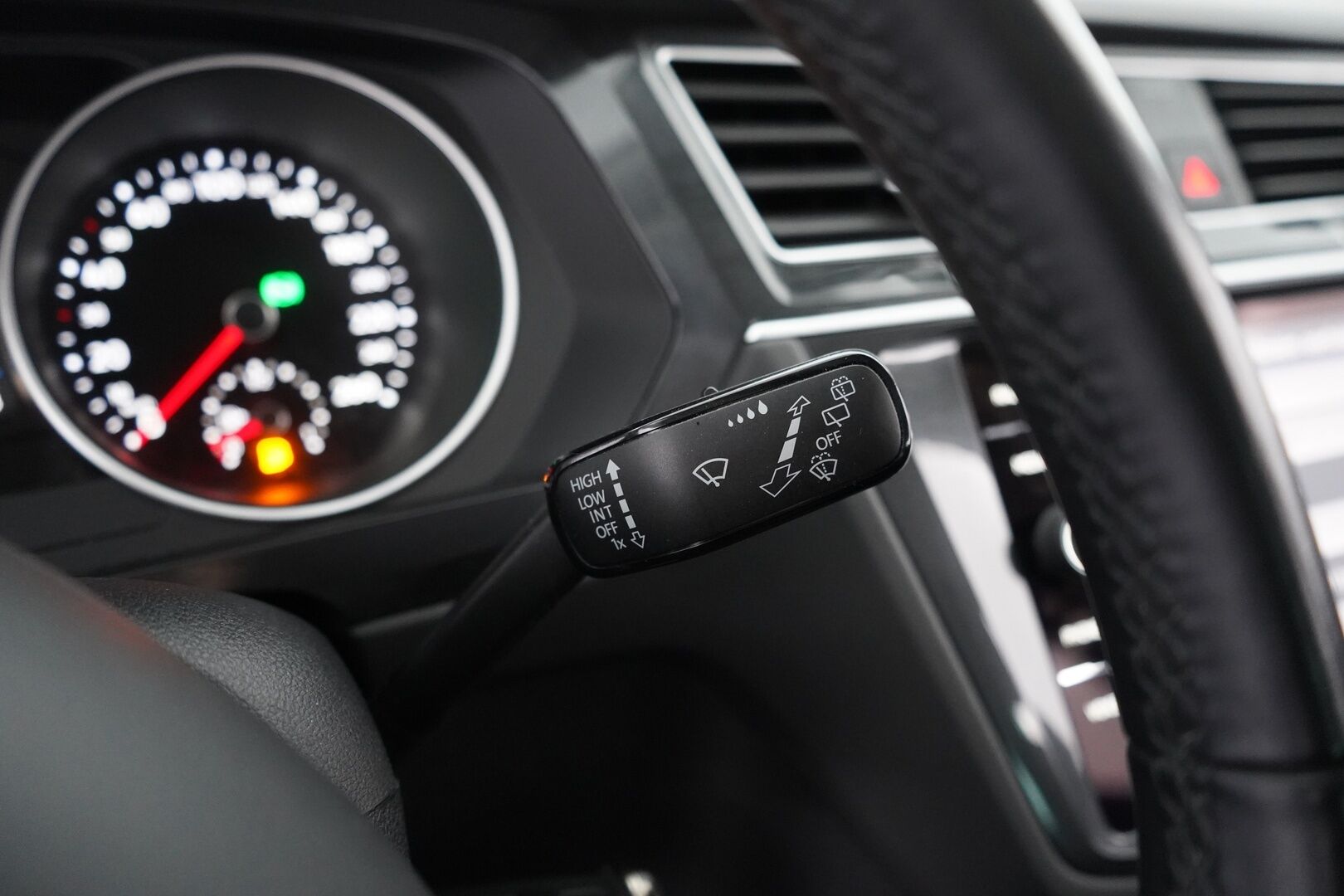Volkswagen Tiguan 2020 1,5 TSI EVO 110kW (150hv) DSG-Automaatti - ACC | Peruutuskamera | Tutkat | Apple Carplay & AndroidAuto | LED | Kahdet hyvät renkaat VW:n vanteilla | Juuri huollettu! 