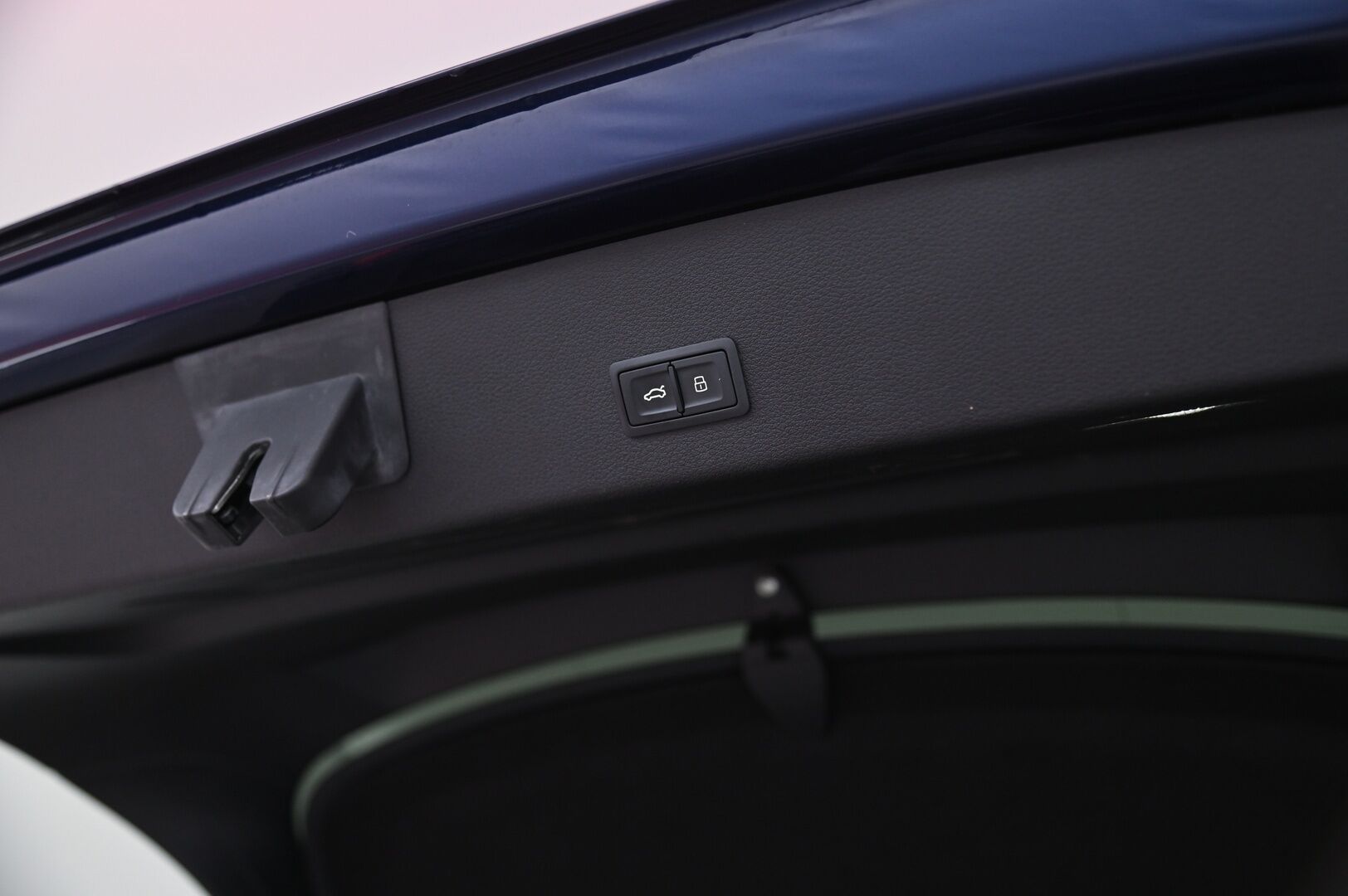 Audi e-tron 2020 Sportback S line 50 quattro - ACC | Matrix LED | HUD | Panorama | Navarra Blue | Bang&Olufsen | Timanttitikatut Nahkaistuimet | S-Line | 360 | Vetokoukku | Virtuaaliset ulkopeilit | SoH 92,7% | 2x renkaat&aluvantein