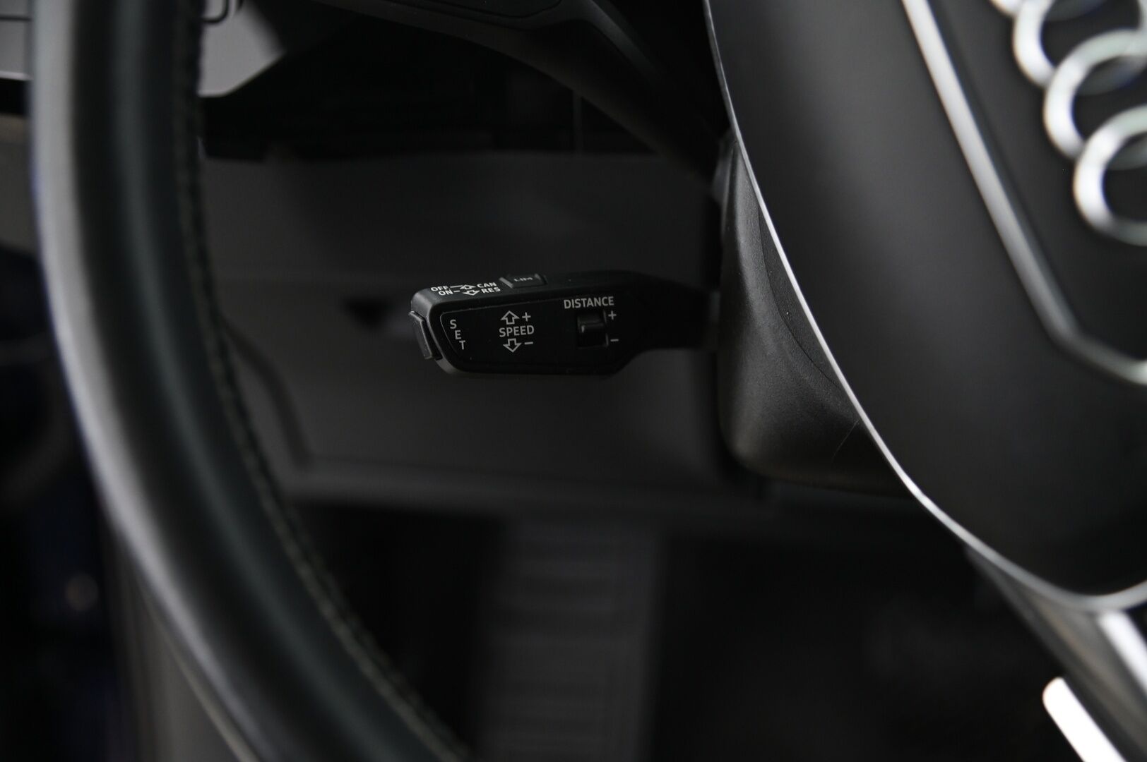 Audi e-tron 2020 Sportback S line 50 quattro - ACC | Matrix LED | HUD | Panorama | Navarra Blue | Bang&Olufsen | Timanttitikatut Nahkaistuimet | S-Line | 360 | Vetokoukku | Virtuaaliset ulkopeilit | SoH 92,7% | 2x renkaat&aluvantein