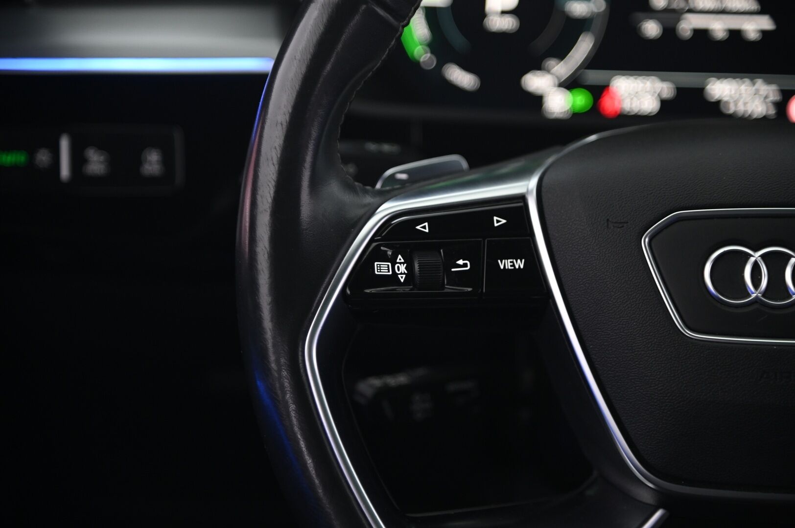 Audi e-tron 2020 Sportback S line 50 quattro - ACC | Matrix LED | HUD | Panorama | Navarra Blue | Bang&Olufsen | Timanttitikatut Nahkaistuimet | S-Line | 360 | Vetokoukku | Virtuaaliset ulkopeilit | SoH 92,7% | 2x renkaat&aluvantein