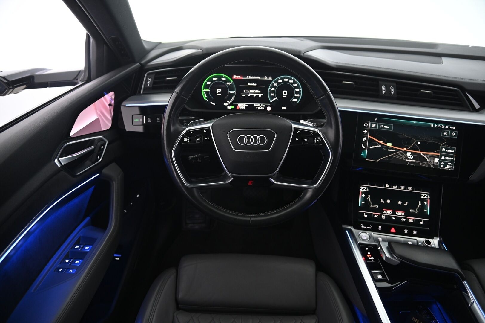 Audi e-tron 2020 Sportback S line 50 quattro - ACC | Matrix LED | HUD | Panorama | Navarra Blue | Bang&Olufsen | Timanttitikatut Nahkaistuimet | S-Line | 360 | Vetokoukku | Virtuaaliset ulkopeilit | SoH 92,7% | 2x renkaat&aluvantein