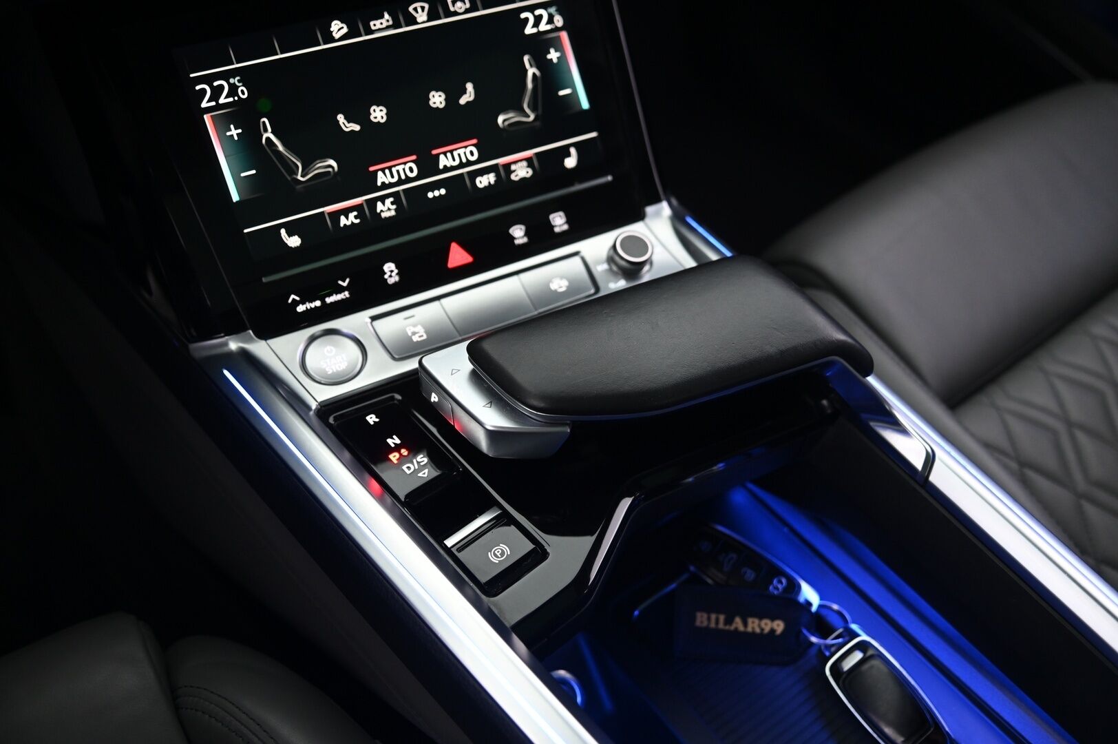Audi e-tron 2020 Sportback S line 50 quattro - ACC | Matrix LED | HUD | Panorama | Navarra Blue | Bang&Olufsen | Timanttitikatut Nahkaistuimet | S-Line | 360 | Vetokoukku | Virtuaaliset ulkopeilit | SoH 92,7% | 2x renkaat&aluvantein