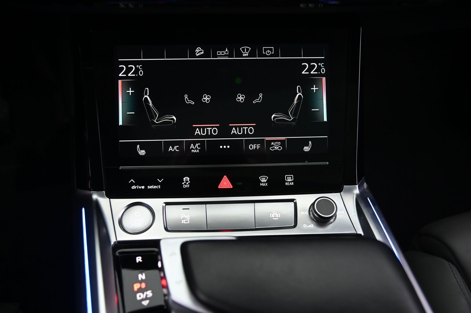 Audi e-tron 2020 Sportback S line 50 quattro - ACC | Matrix LED | HUD | Panorama | Navarra Blue | Bang&Olufsen | Timanttitikatut Nahkaistuimet | S-Line | 360 | Vetokoukku | Virtuaaliset ulkopeilit | SoH 92,7% | 2x renkaat&aluvantein