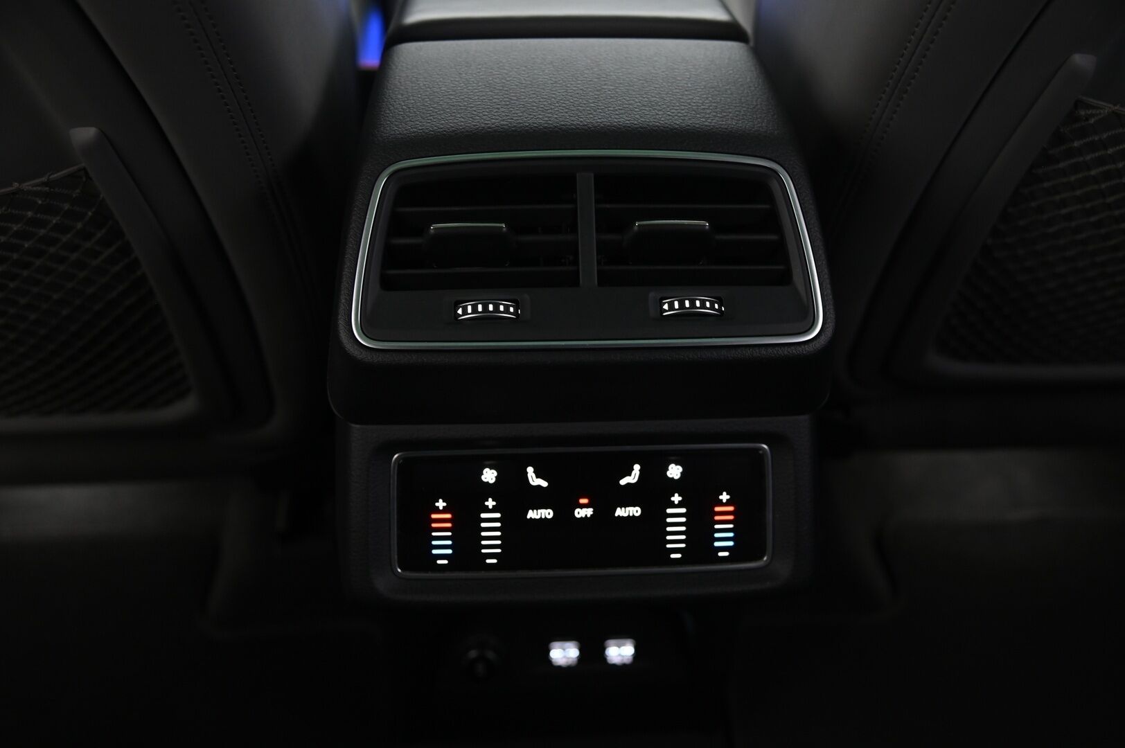 Audi e-tron 2020 Sportback S line 50 quattro - ACC | Matrix LED | HUD | Panorama | Navarra Blue | Bang&Olufsen | Timanttitikatut Nahkaistuimet | S-Line | 360 | Vetokoukku | Virtuaaliset ulkopeilit | SoH 92,7% | 2x renkaat&aluvantein
