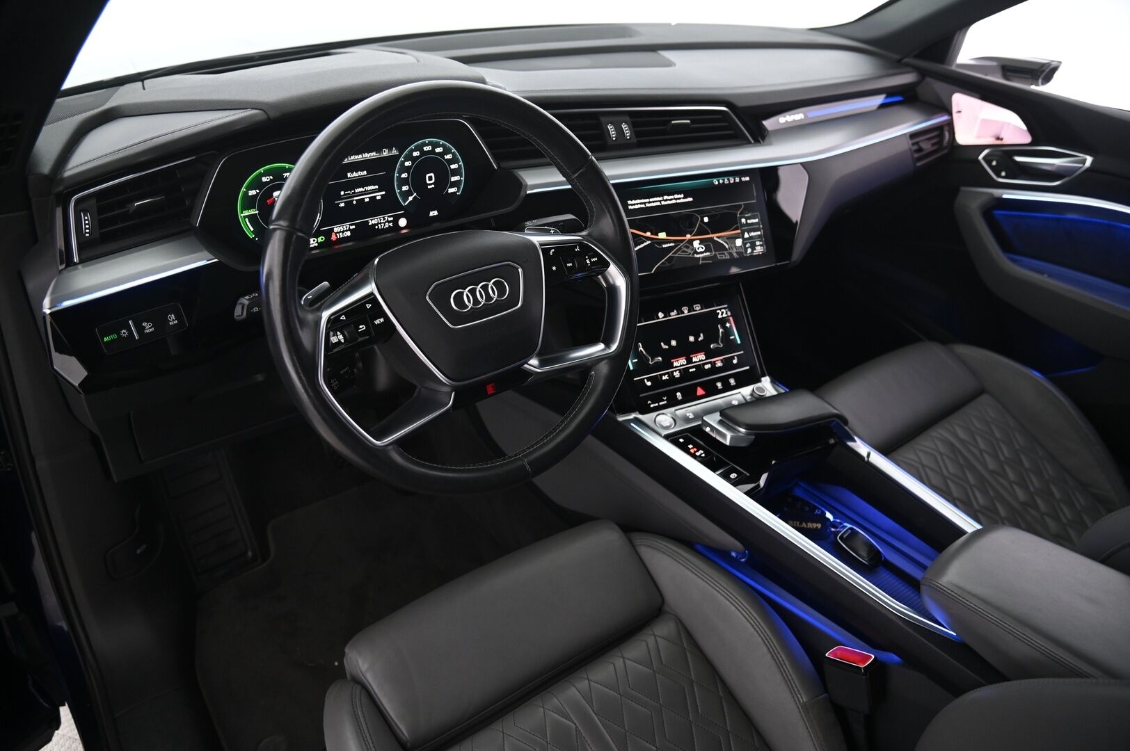 Audi e-tron 2020 Sportback S line 50 quattro - ACC | Matrix LED | HUD | Panorama | Navarra Blue | Bang&Olufsen | Timanttitikatut Nahkaistuimet | S-Line | 360 | Vetokoukku | Virtuaaliset ulkopeilit | SoH 92,7% | 2x renkaat&aluvantein