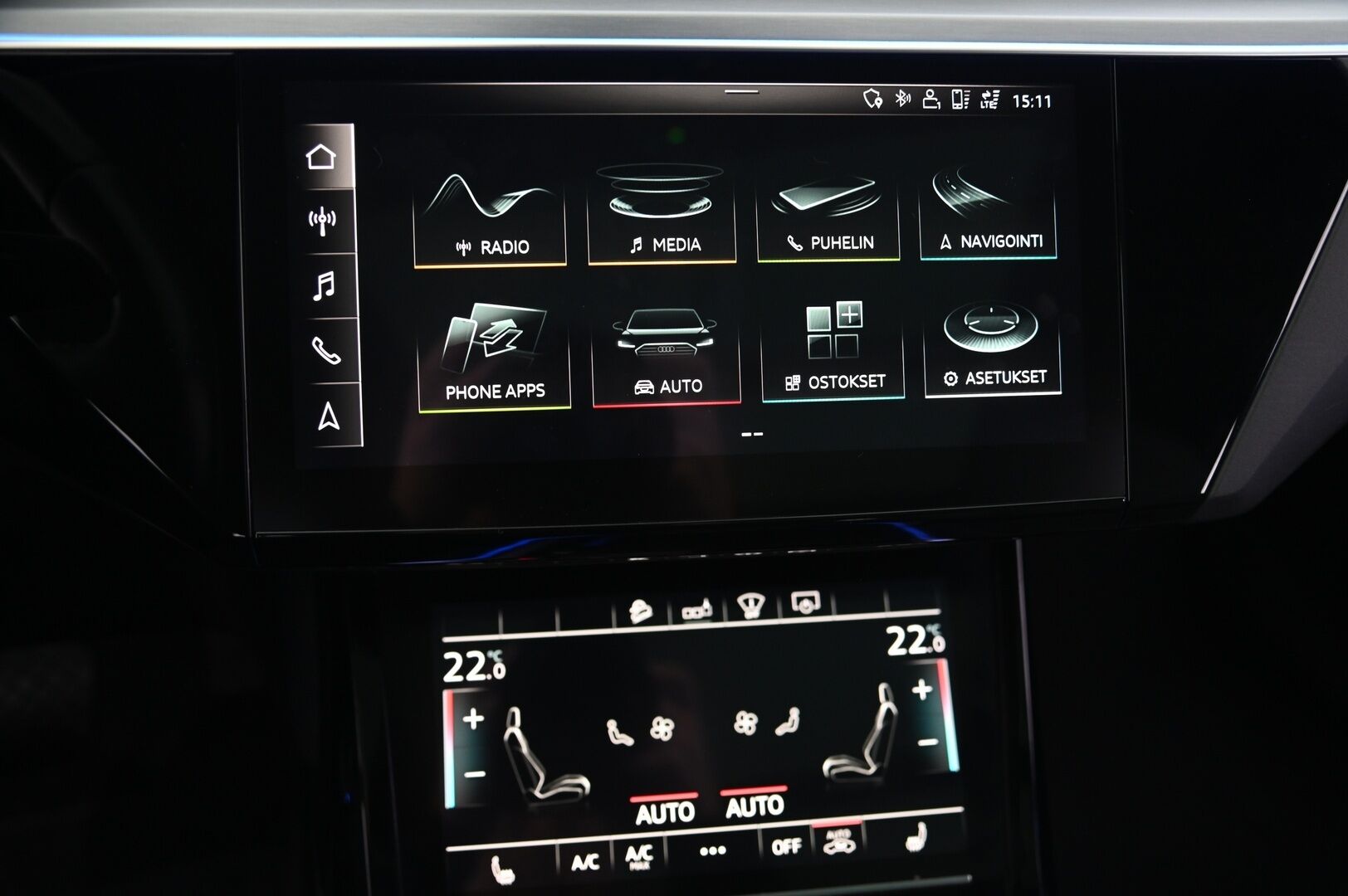 Audi e-tron 2020 Sportback S line 50 quattro - ACC | Matrix LED | HUD | Panorama | Navarra Blue | Bang&Olufsen | Timanttitikatut Nahkaistuimet | S-Line | 360 | Vetokoukku | Virtuaaliset ulkopeilit | SoH 92,7% | 2x renkaat&aluvantein