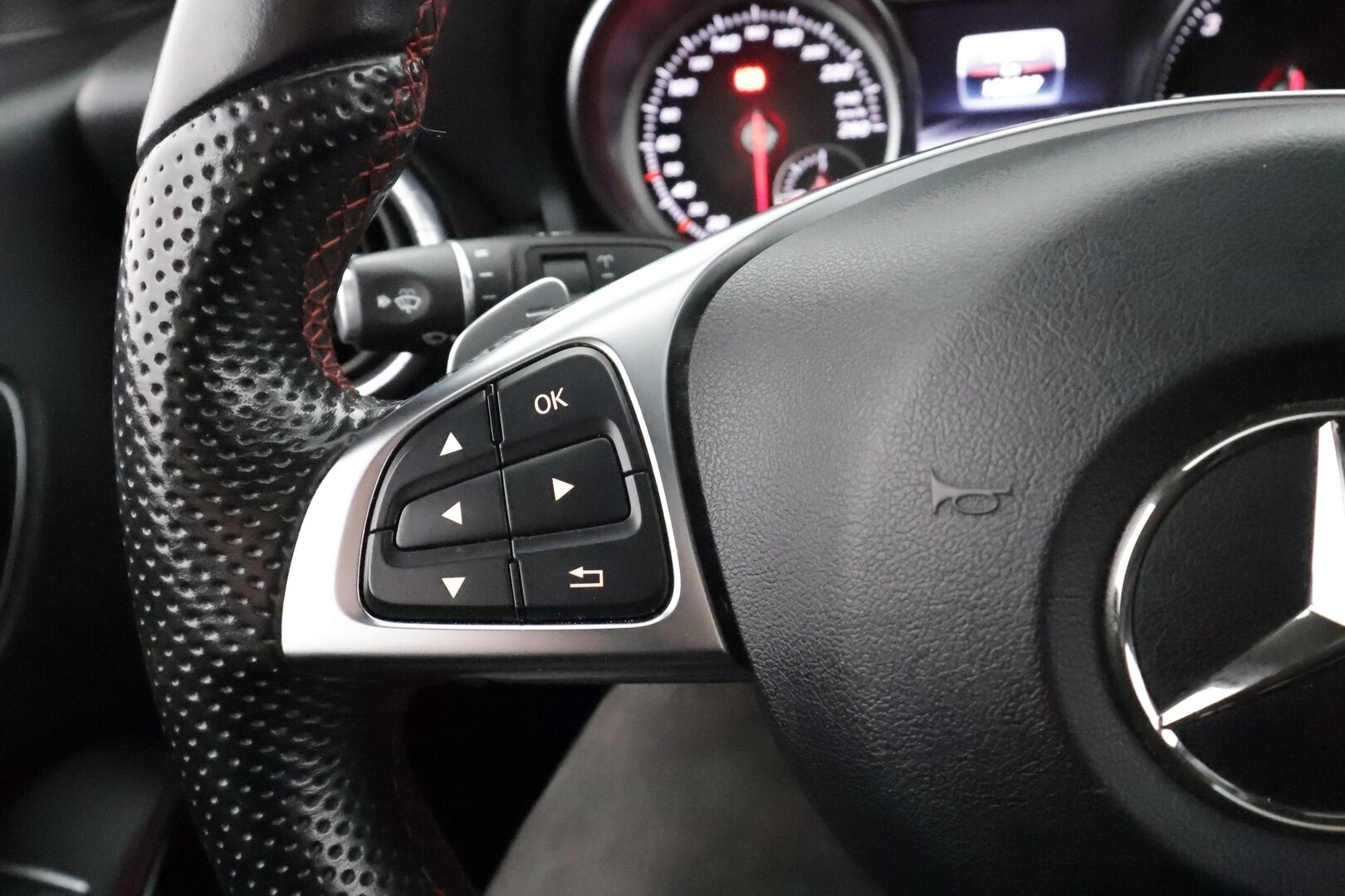 Mercedes-Benz CLA 2017 220 d 4Matic A Shooting Brake Business AMG * Koukku / LED-High Performance / Lohkolämmitin / Vakkari / Lasikattoluukku * - P.Kamera / Sportpenkit / Kahdet renkaat