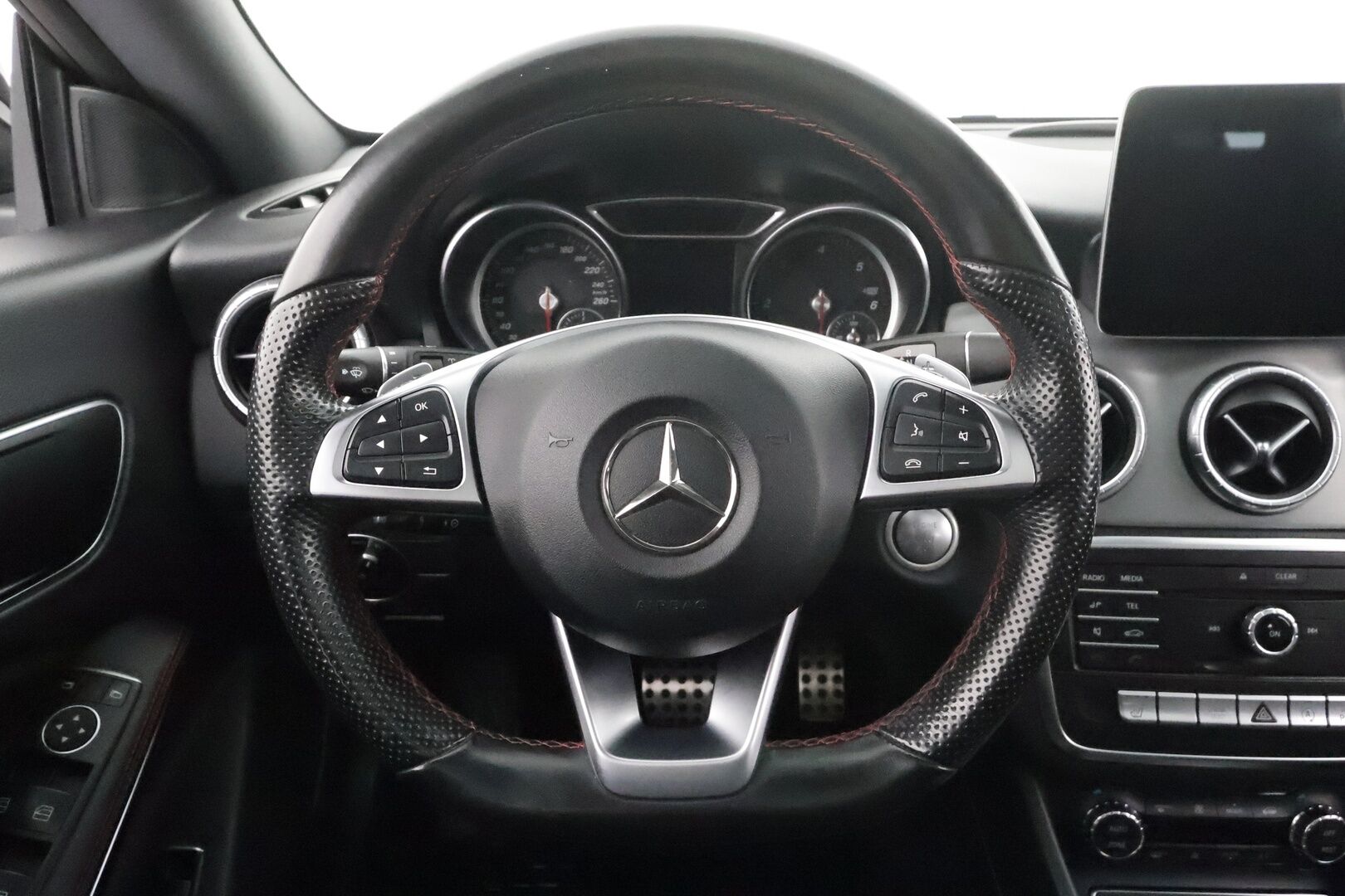 Mercedes-Benz CLA 2017 220 d 4Matic A Shooting Brake Business AMG * Koukku / LED-High Performance / Lohkolämmitin / Vakkari / Lasikattoluukku * - P.Kamera / Sportpenkit / Kahdet renkaat