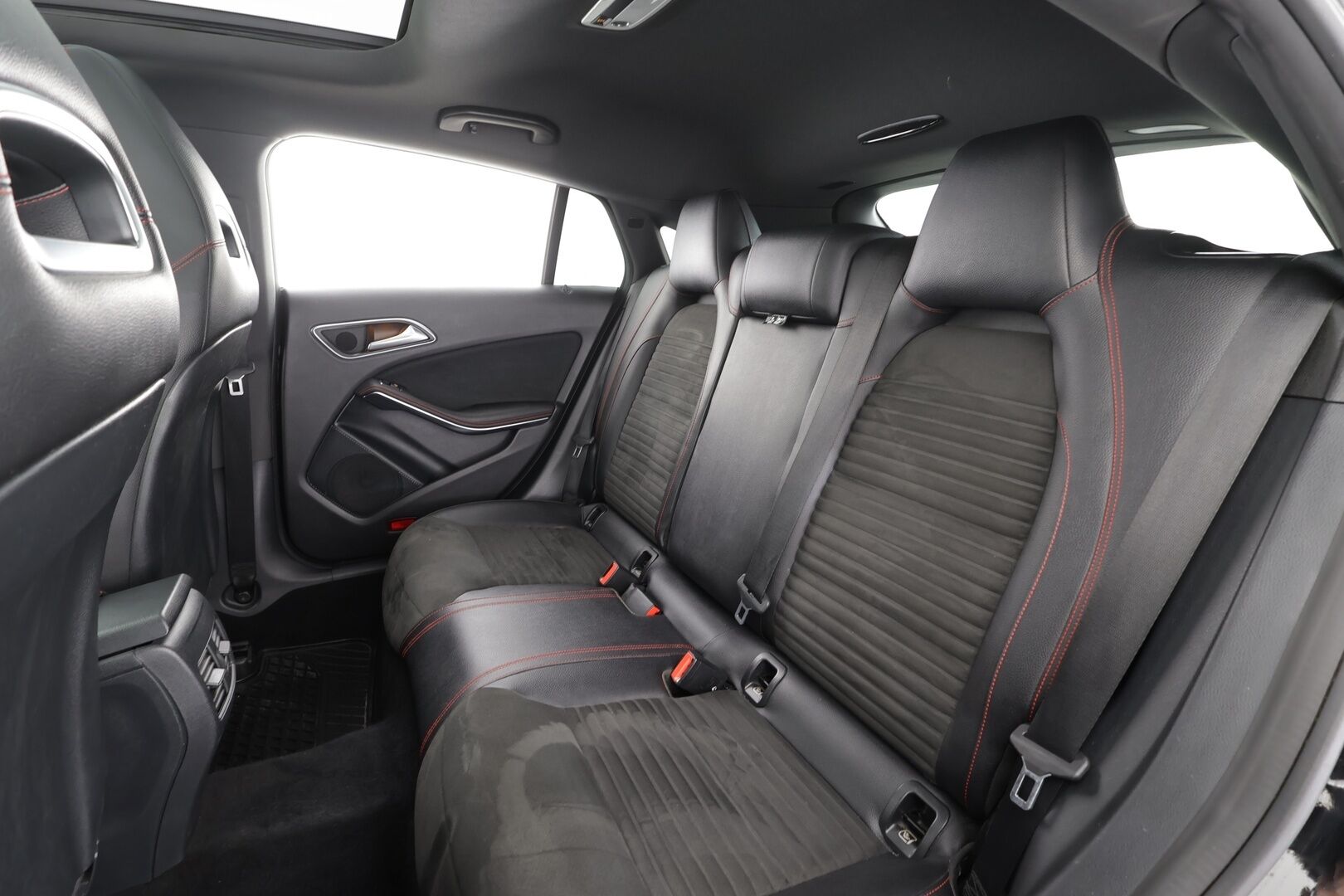 Mercedes-Benz CLA 2017 220 d 4Matic A Shooting Brake Business AMG * Koukku / LED-High Performance / Lohkolämmitin / Vakkari / Lasikattoluukku * - P.Kamera / Sportpenkit / Kahdet renkaat