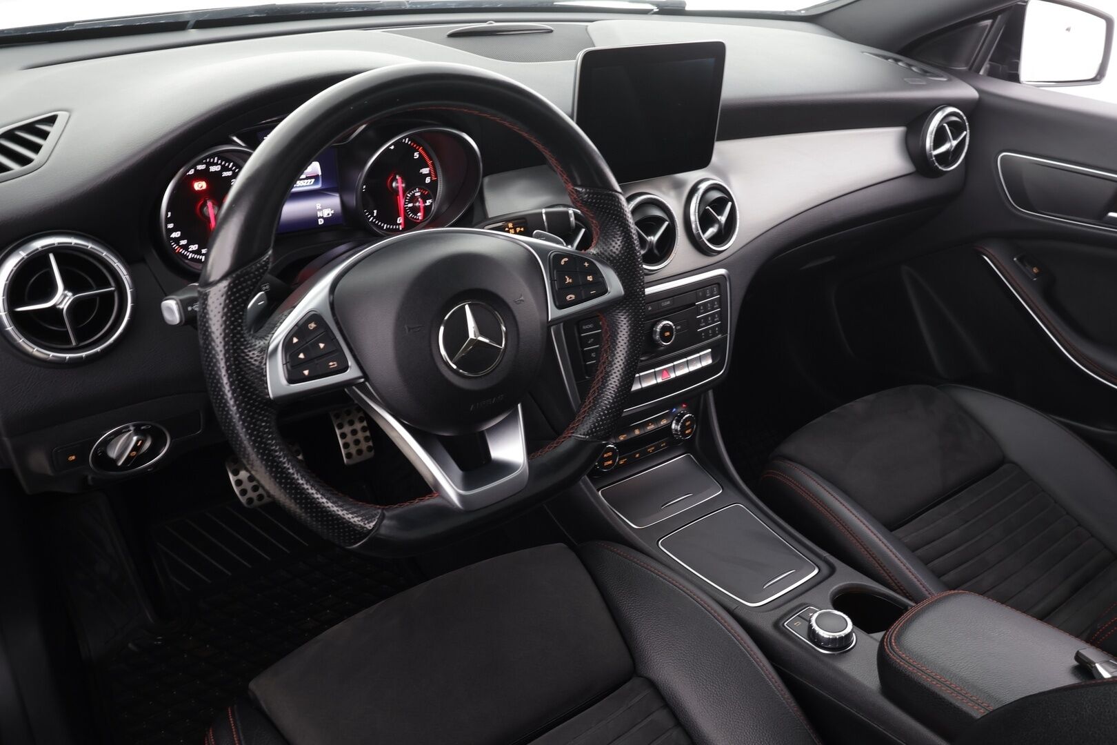 Mercedes-Benz CLA 2017 220 d 4Matic A Shooting Brake Business AMG * Koukku / LED-High Performance / Lohkolämmitin / Vakkari / Lasikattoluukku * - P.Kamera / Sportpenkit / Kahdet renkaat