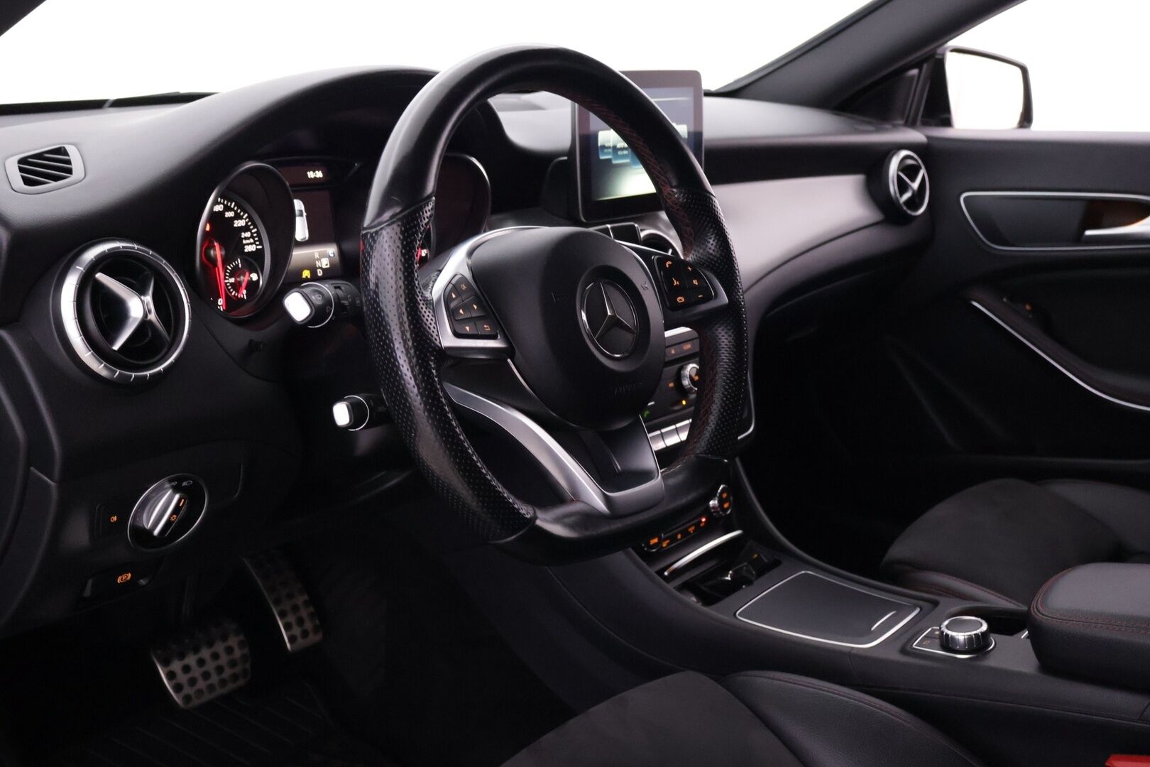 Mercedes-Benz CLA 2017 220 d 4Matic A Shooting Brake Business AMG - | S-Koukku | Ei Adblue | Kattoluukku | P-Kamera | Tutkat | LED | Nahka-alcantara sporttipenkit | S-Luukku |