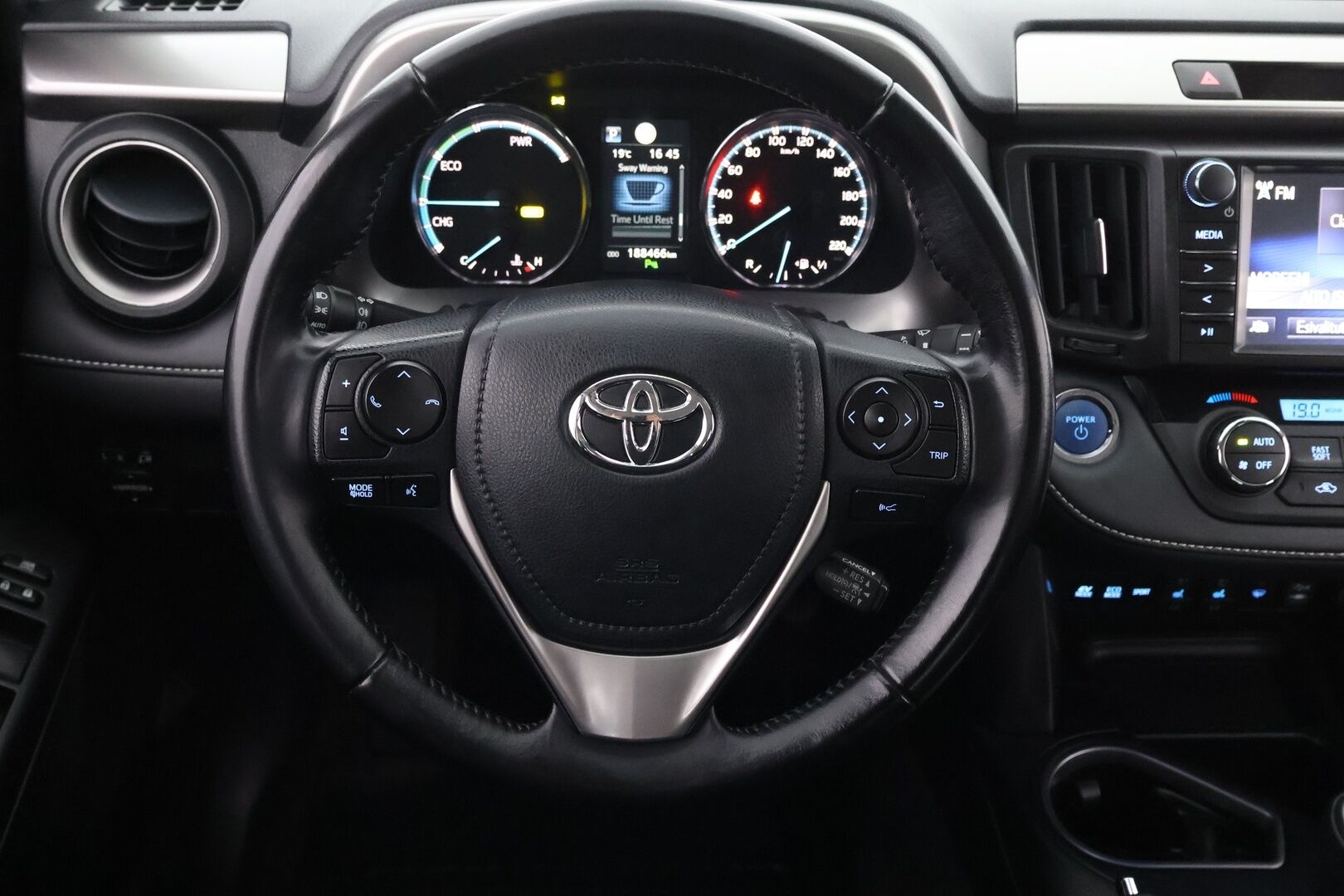 Toyota RAV4 2016 2.5 Hybrid AWD Style - Adapt.Vakkari / Peruutuskamera / Vetokoukku / Adapt.LED / Lohko & Sisäpistoke / Sähköluukku / Siisti yksilö!