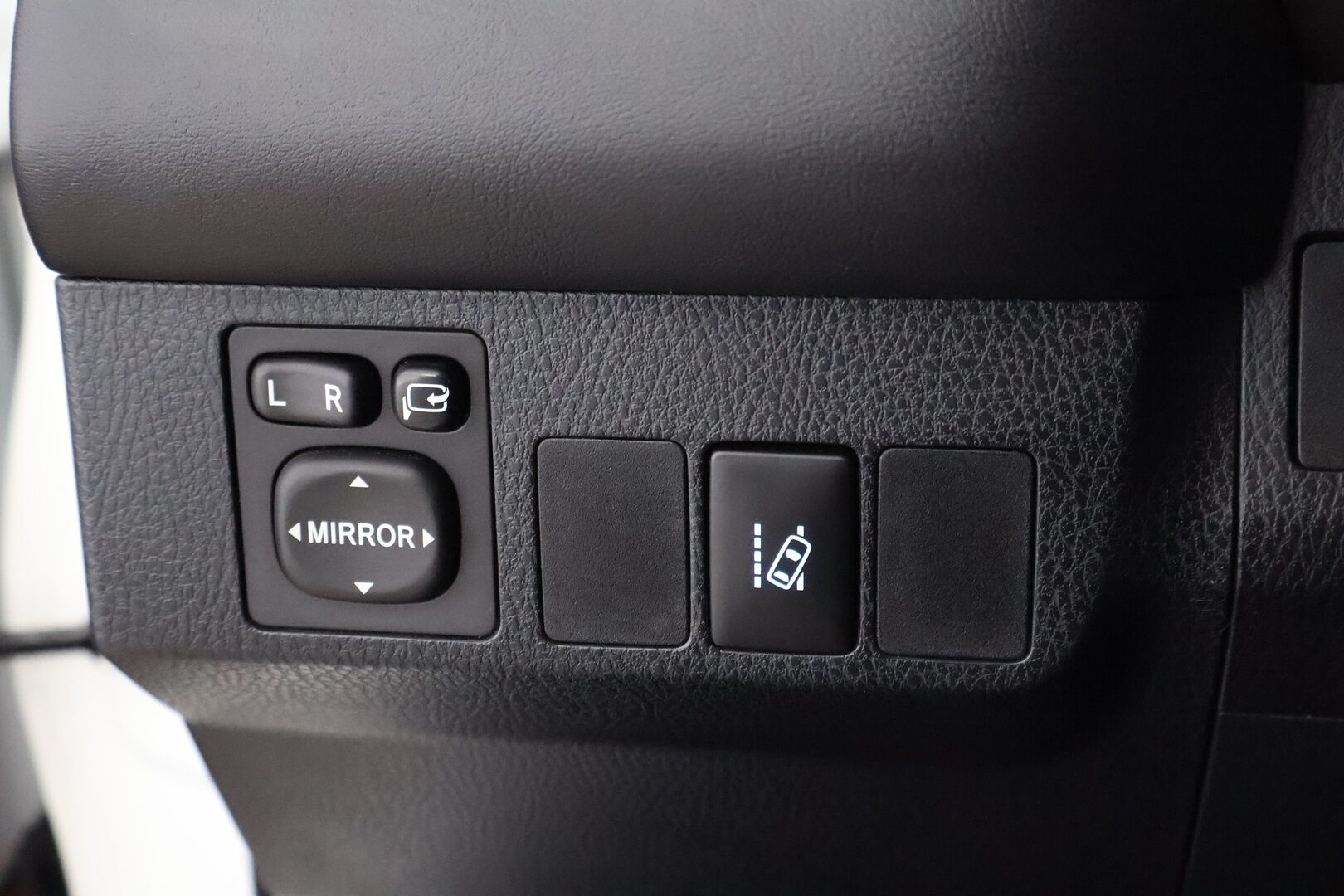 Toyota RAV4 2016 2.5 Hybrid AWD Style - Adapt.Vakkari / Peruutuskamera / Vetokoukku / Adapt.LED / Lohko & Sisäpistoke / Sähköluukku / Siisti yksilö!