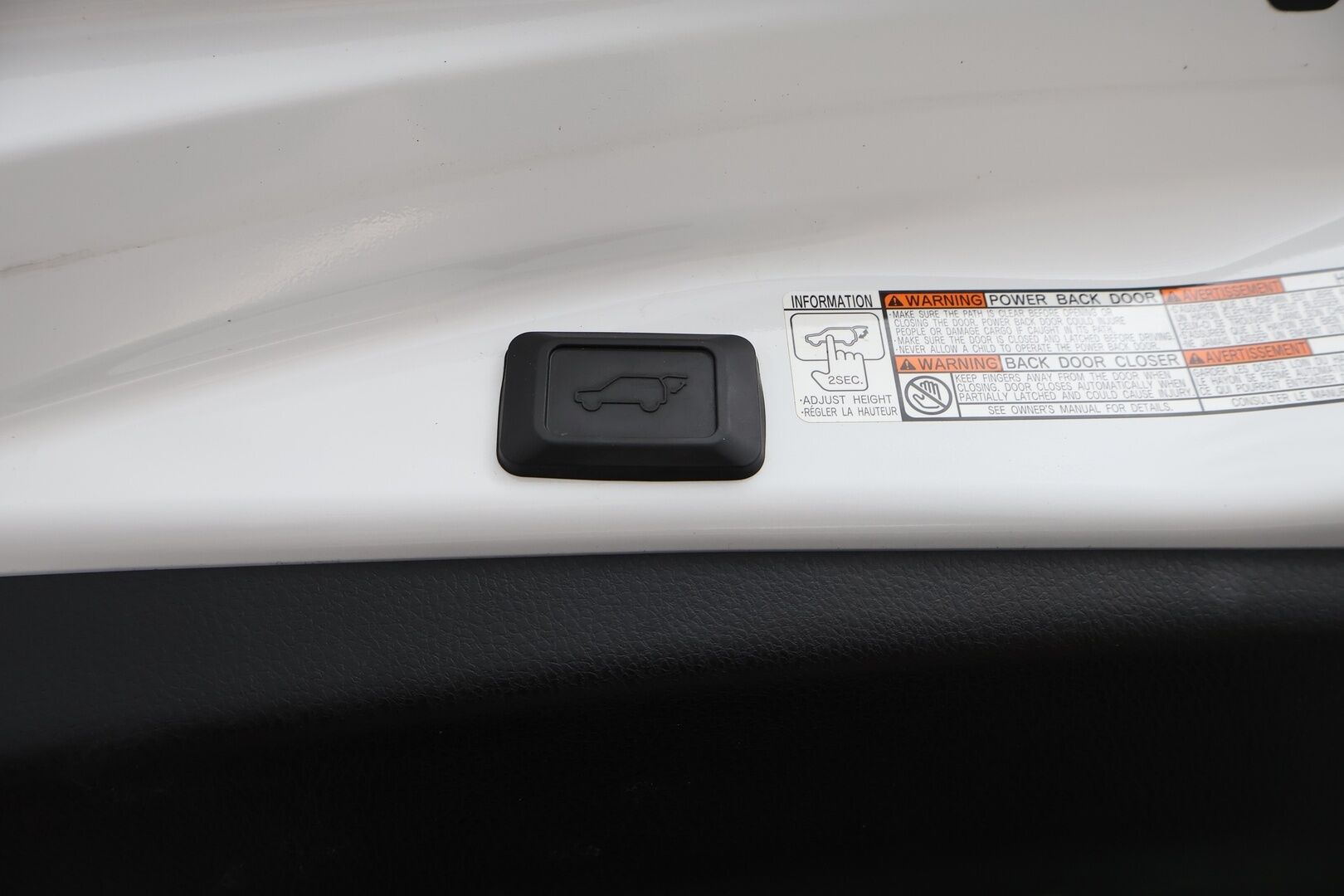 Toyota RAV4 2016 2.5 Hybrid AWD Style - Adapt.Vakkari / Peruutuskamera / Vetokoukku / Adapt.LED / Lohko & Sisäpistoke / Sähköluukku / Siisti yksilö!