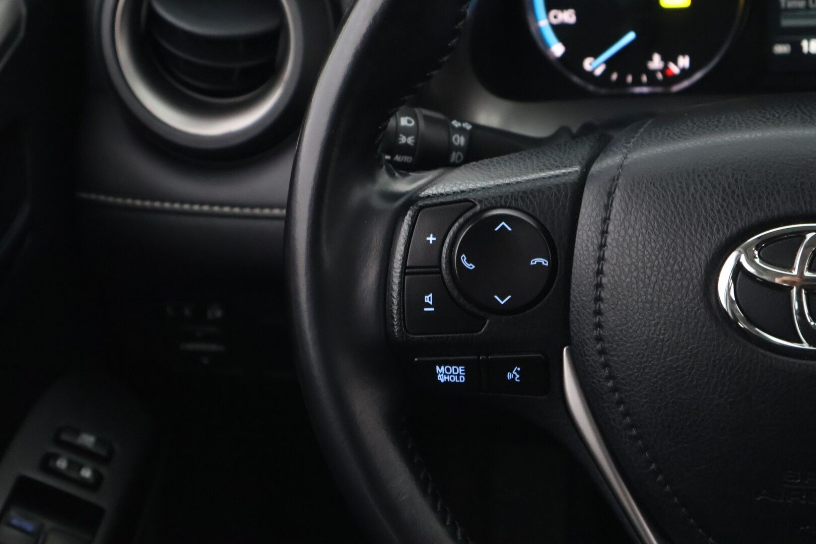 Toyota RAV4 2016 2.5 Hybrid AWD Style - Adapt.Vakkari / Peruutuskamera / Vetokoukku / Adapt.LED / Lohko & Sisäpistoke / Sähköluukku / Siisti yksilö!