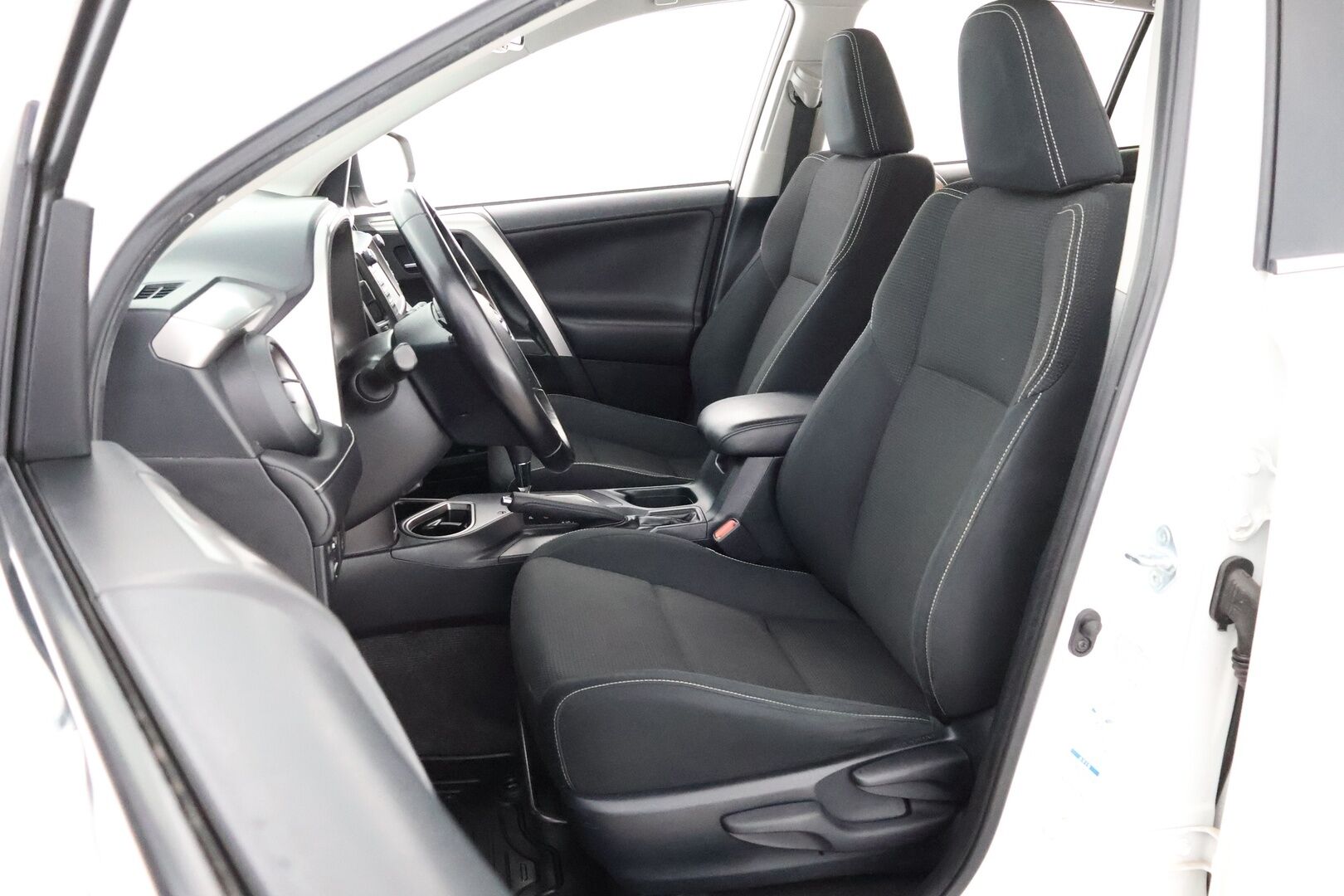 Toyota RAV4 2016 2.5 Hybrid AWD Style - Adapt.Vakkari / Peruutuskamera / Vetokoukku / Adapt.LED / Lohko & Sisäpistoke / Sähköluukku / Siisti yksilö!