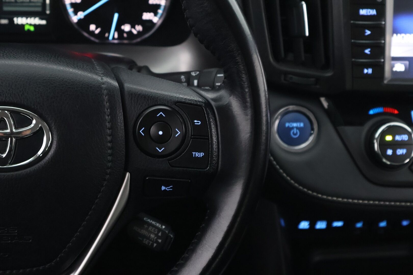 Toyota RAV4 2016 2.5 Hybrid AWD Style - Adapt.Vakkari / Peruutuskamera / Vetokoukku / Adapt.LED / Lohko & Sisäpistoke / Sähköluukku / Siisti yksilö!