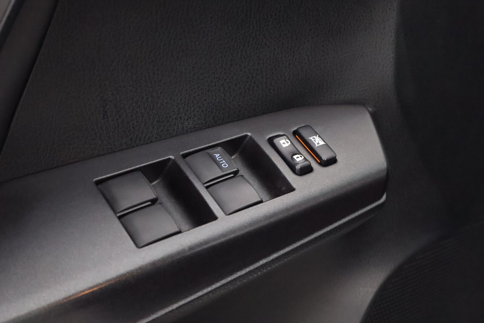 Toyota RAV4 2016 2.5 Hybrid AWD Style - Adapt.Vakkari / Peruutuskamera / Vetokoukku / Adapt.LED / Lohko & Sisäpistoke / Sähköluukku / Siisti yksilö!
