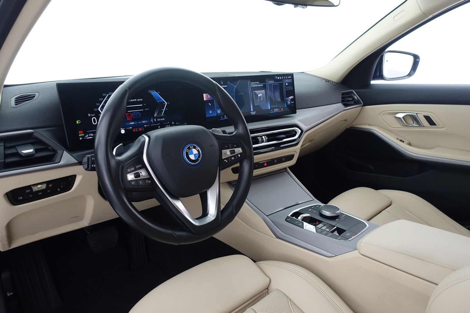 BMW 330 2024 e G20 Sedan  xDrive A Charged Edition - | WideScreen | Suomi-Auto | LED | Lisälämmitin | P.tutkat | Navi | Vaaleat nahat | 2x renkaat vanteilla |