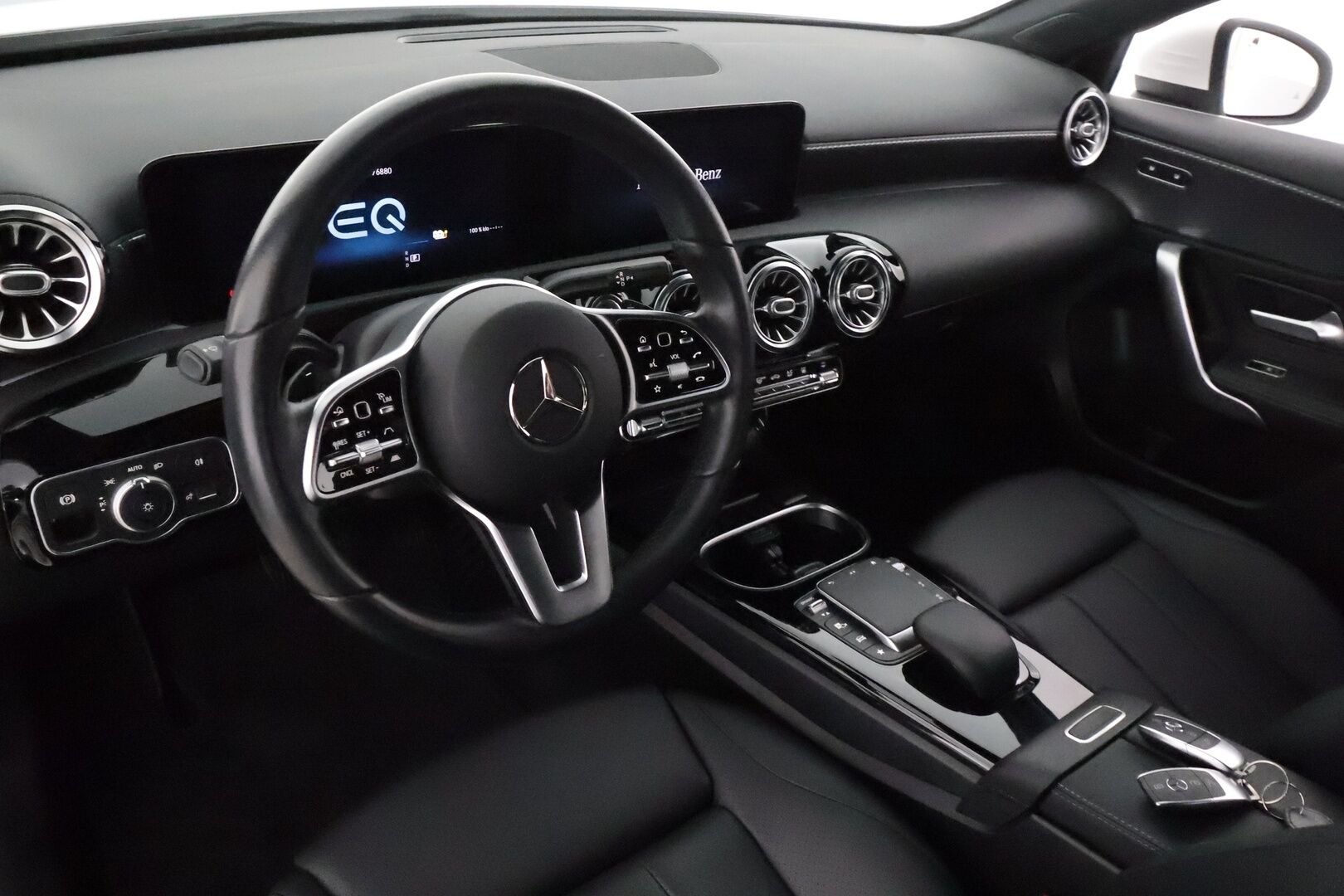 MERCEDES-BENZ A 2021 250 e A sedan Business Style EQ Power *Hierovat&Ilmastoidut Sporttinahat / Widescreen / ACC / Multibeam / 360° / Navi* - Akku kuntotarkastettu SoH 94,4% / Kahdet Renkaat