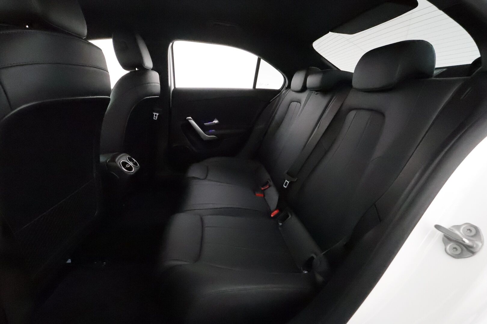MERCEDES-BENZ A 2021 250 e A sedan Business Style EQ Power *Hierovat&Ilmastoidut Sporttinahat / Widescreen / ACC / Multibeam / 360° / Navi* - Akku kuntotarkastettu SoH 94,4% / Kahdet Renkaat
