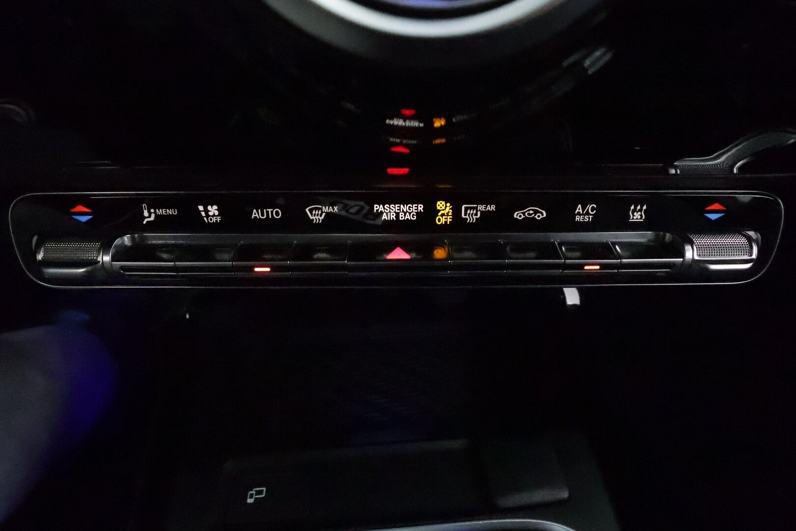 MERCEDES-BENZ A 2021 250 e A sedan Business Style EQ Power *Hierovat&Ilmastoidut Sporttinahat / Widescreen / ACC / Multibeam / 360° / Navi* - Akku kuntotarkastettu SoH 94,4% / Kahdet Renkaat