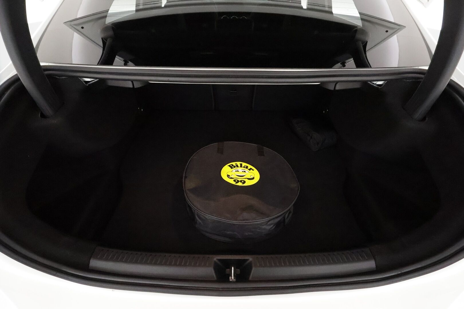 MERCEDES-BENZ A 2021 250 e A sedan Business Style EQ Power *Hierovat&Ilmastoidut Sporttinahat / Widescreen / DTR+Q / Kessy / Multibeam / 360° / Navi* - SOH 94,4% / HUIPPUVARUSTEET / Siistikuntoinen - Osta nyt, maksa vasta ensi vuonna