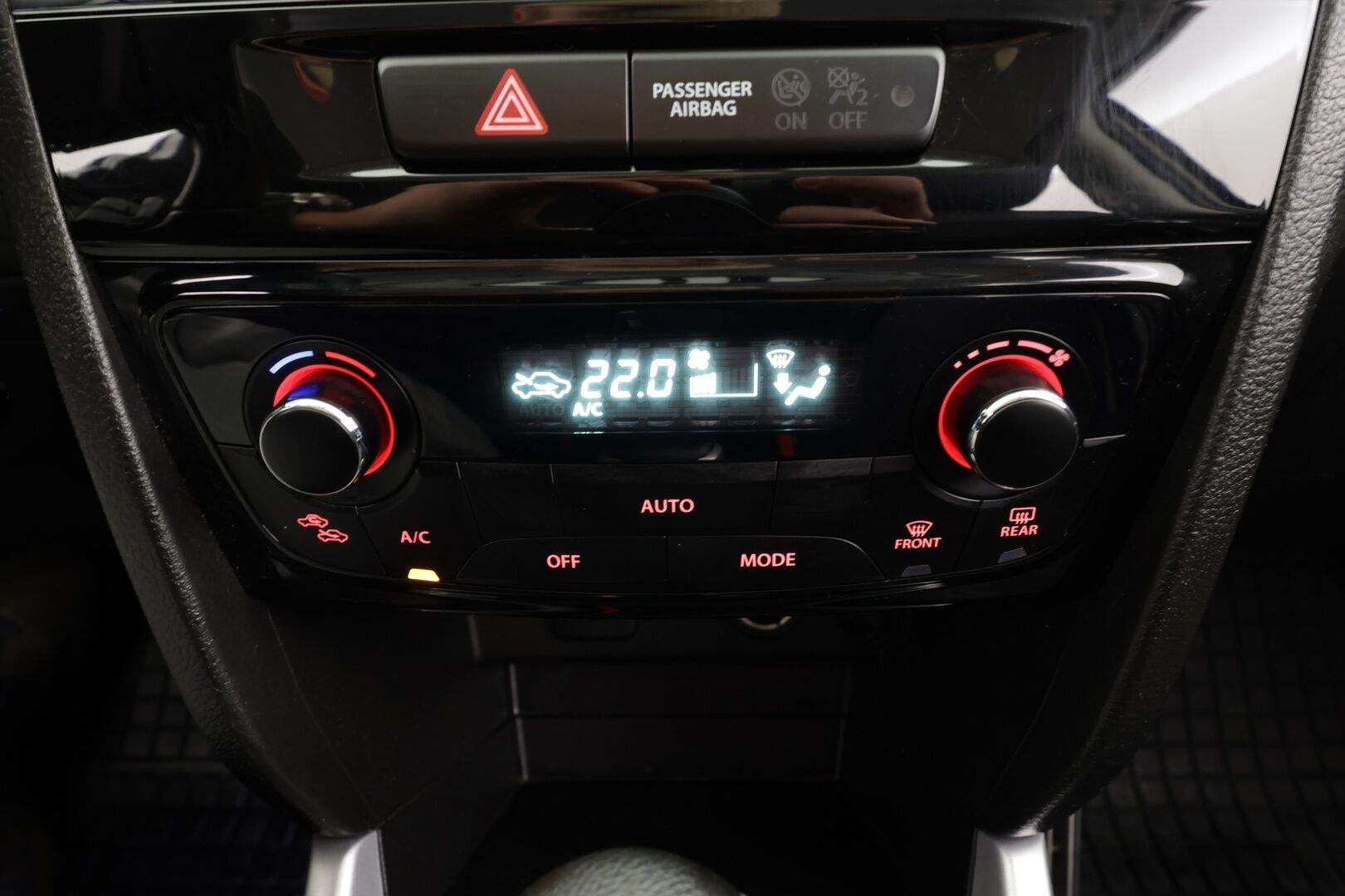 SUZUKI VITARA 2017 1,4 BOOSTERJET AllGrip 4WD S 6AT 140hv * ACC / P.kamera / LED / Navi / KeylessGo / Lohkolämmitin / Puolinahat / Koukku * - Kahdet renkaat aluvanteilla - HULLUT VÄLIPÄIVÄT KORKOTARJOUS 2,49%