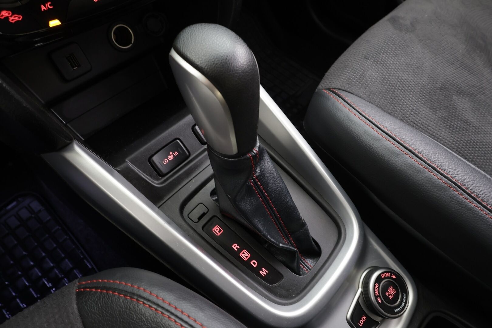 SUZUKI VITARA 2017 1,4 BOOSTERJET AllGrip 4WD S 6AT 140hv * ACC / P.kamera / LED / Navi / KeylessGo / Lohkolämmitin / Puolinahat / Koukku * - Kahdet renkaat aluvanteilla - HULLUT VÄLIPÄIVÄT KORKOTARJOUS 2,49%