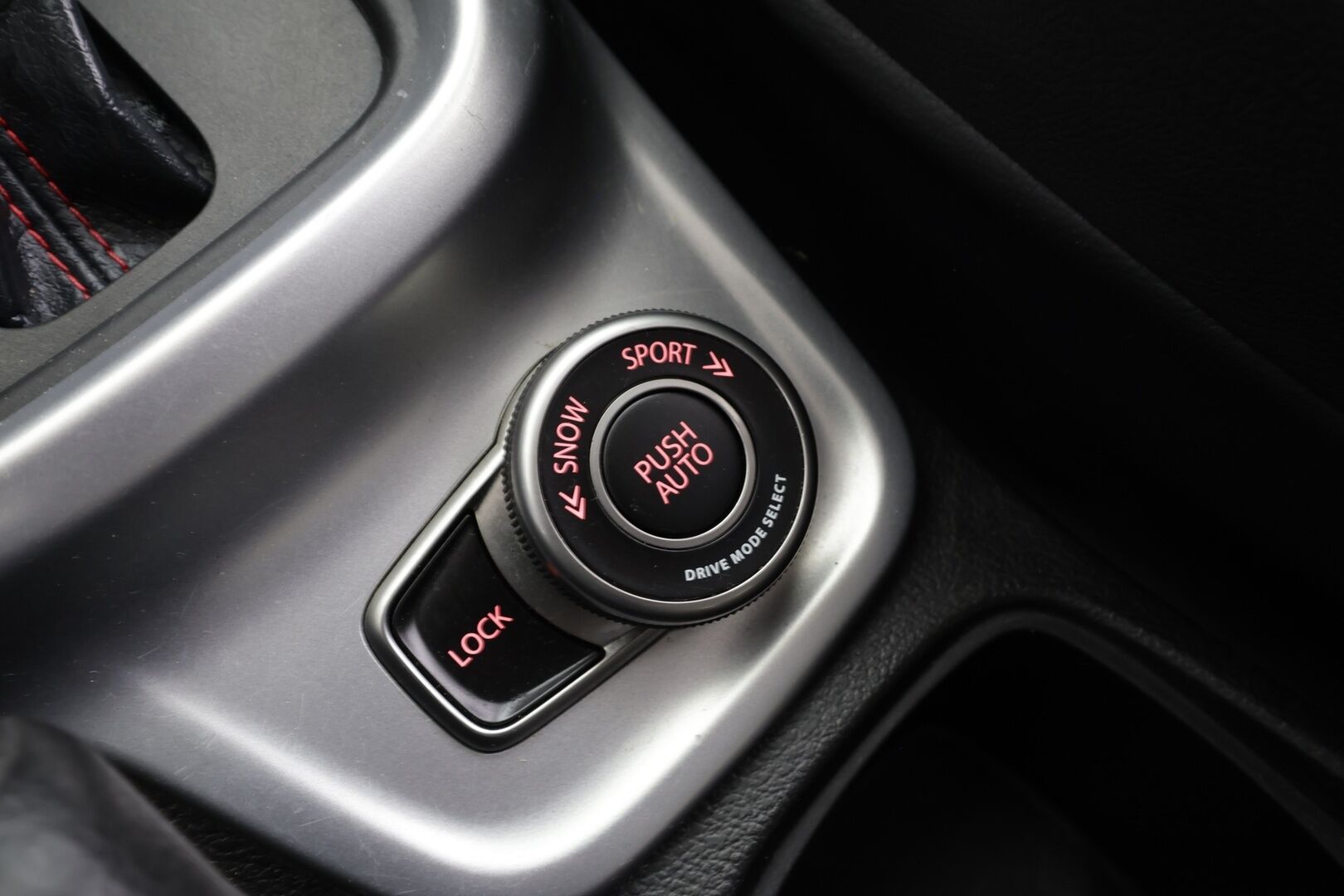 SUZUKI VITARA 2017 1,4 BOOSTERJET AllGrip 4WD S 6AT 140hv * ACC / P.kamera / LED / Navi / KeylessGo / Lohkolämmitin / Puolinahat / Koukku * - Kahdet renkaat aluvanteilla - HULLUT VÄLIPÄIVÄT KORKOTARJOUS 2,49%