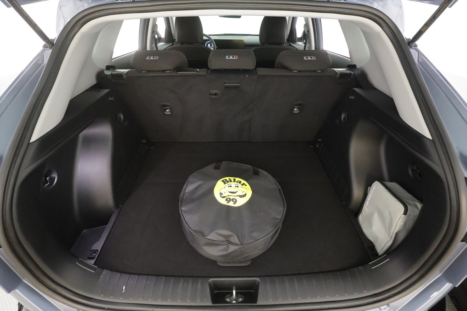Hyundai KONA Electric 2024 48 kWh 156 hv Comfort - | ACC | ILP | P.kamera | HDA | Keyless | LED | Lämm. ratti | Apple & Android | Navi | 1-om suomiauto | Merkkihuollot | 2x renkaat aluin | 