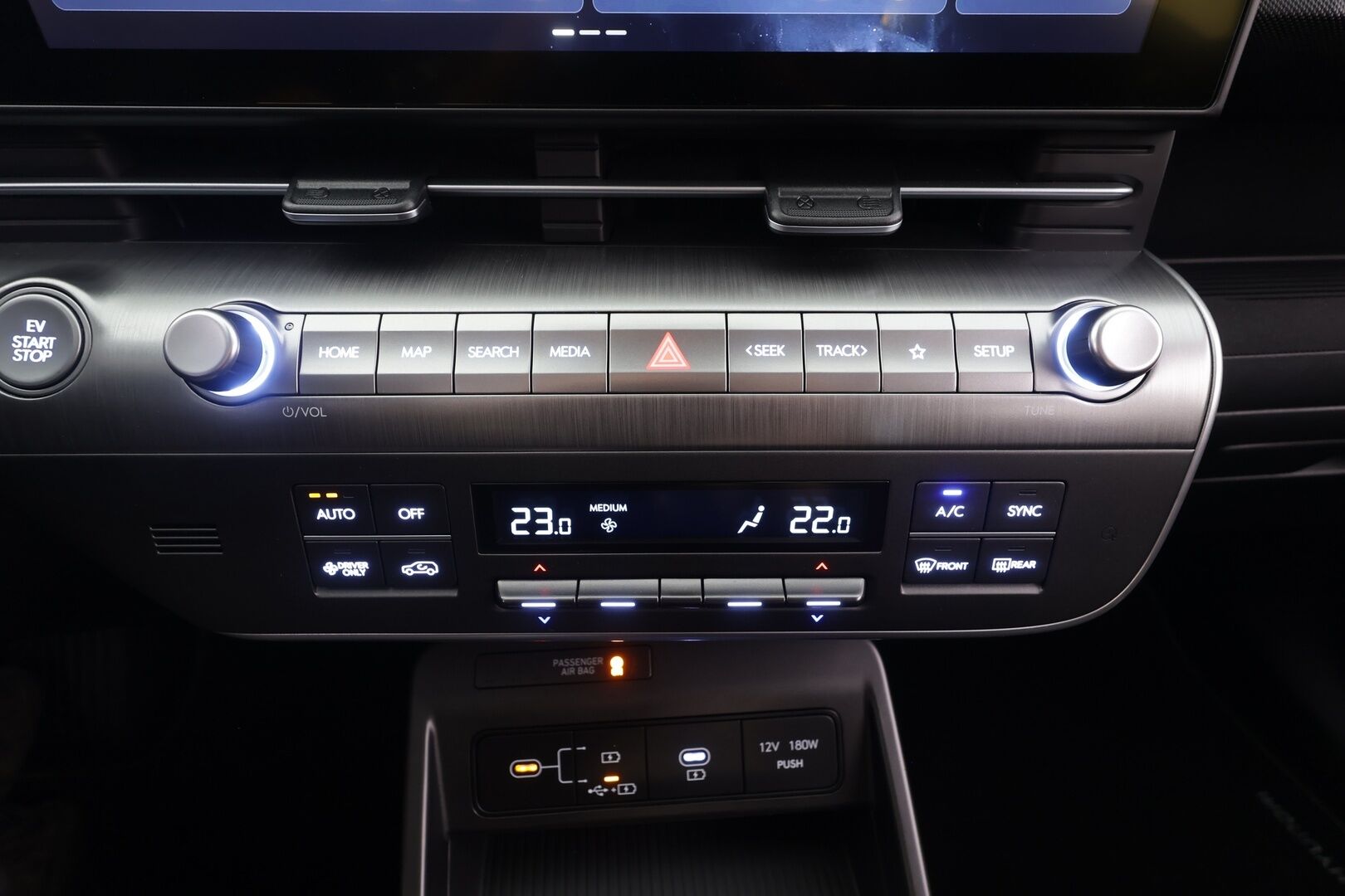 Hyundai KONA Electric 2024 48 kWh 156 hv Comfort - | ACC | ILP | P.kamera | HDA | Keyless | LED | Lämm. ratti | Apple & Android | Navi | 1-om suomiauto | Merkkihuollot | 2x renkaat aluin | 