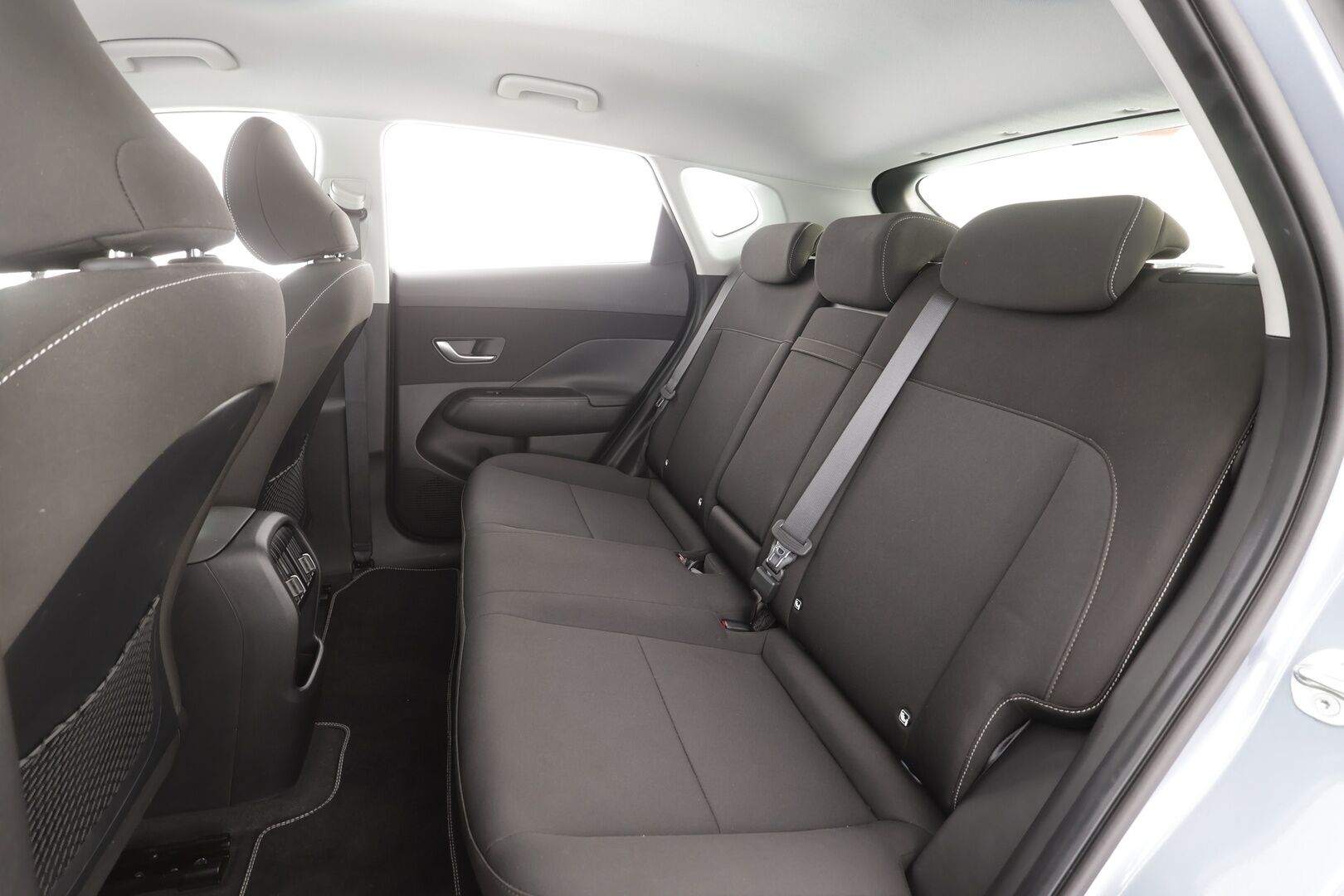 Hyundai KONA Electric 2024 48 kWh 156 hv Comfort - | ACC | ILP | P.kamera | HDA | Keyless | LED | Lämm. ratti | Apple & Android | Navi | 1-om suomiauto | Merkkihuollot | 2x renkaat aluin | 