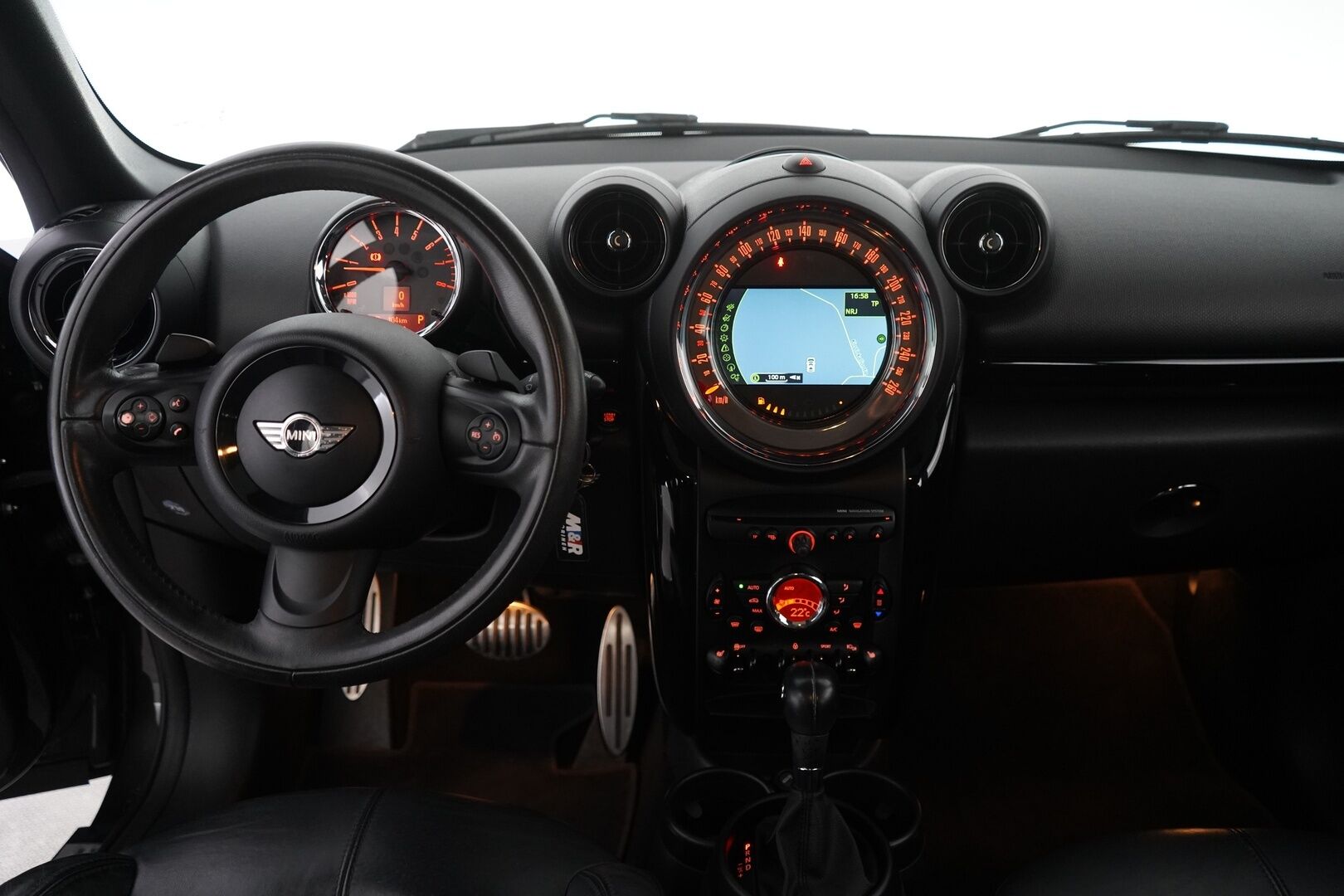 Mini Countryman 2015 Cooper S ALL4 A Sport Lane * Vakkari / Tutkat / Kattoluukku / Nahat / Lämpölasi * - Kahdet renkaat / Viimeisin huolto 9 / 25 / Ketju vaihdettu ennakoivasti / Puhdas Carvertical / NELIVETO