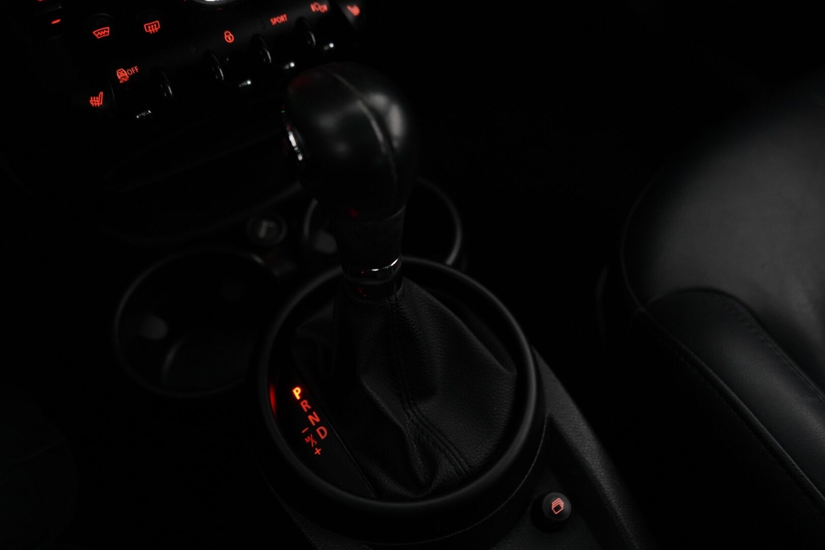 Mini Countryman 2015 Cooper S ALL4 A Sport Lane * Vakkari / Tutkat / Kattoluukku / Nahat / Lämpölasi * - Kahdet renkaat alumiinivanteilla / Viimeisin huolto 9.25 / Ketju vaihdettu / Puhdas Carvertical / NELIVETO