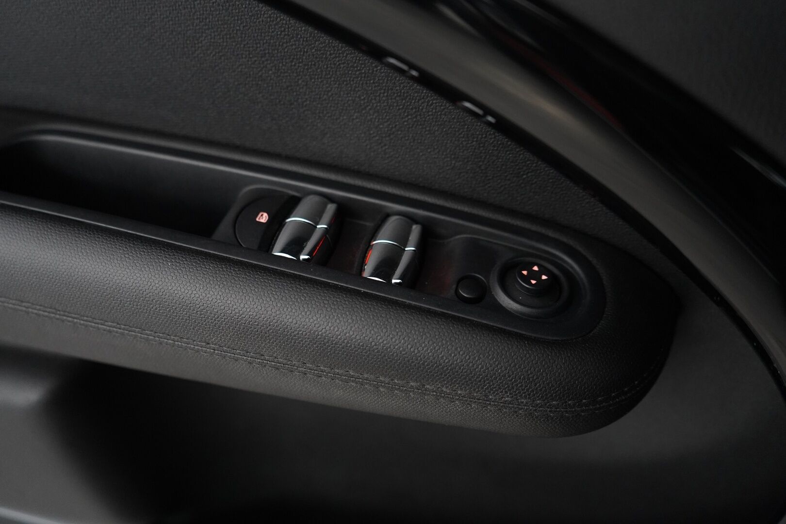 Mini Countryman 2015 Cooper S ALL4 A Sport Lane * Vakkari / Tutkat / Kattoluukku / Nahat / Lämpölasi * - Kahdet renkaat alumiinivanteilla / Viimeisin huolto 9.25 / Ketju vaihdettu / Puhdas Carvertical / NELIVETO