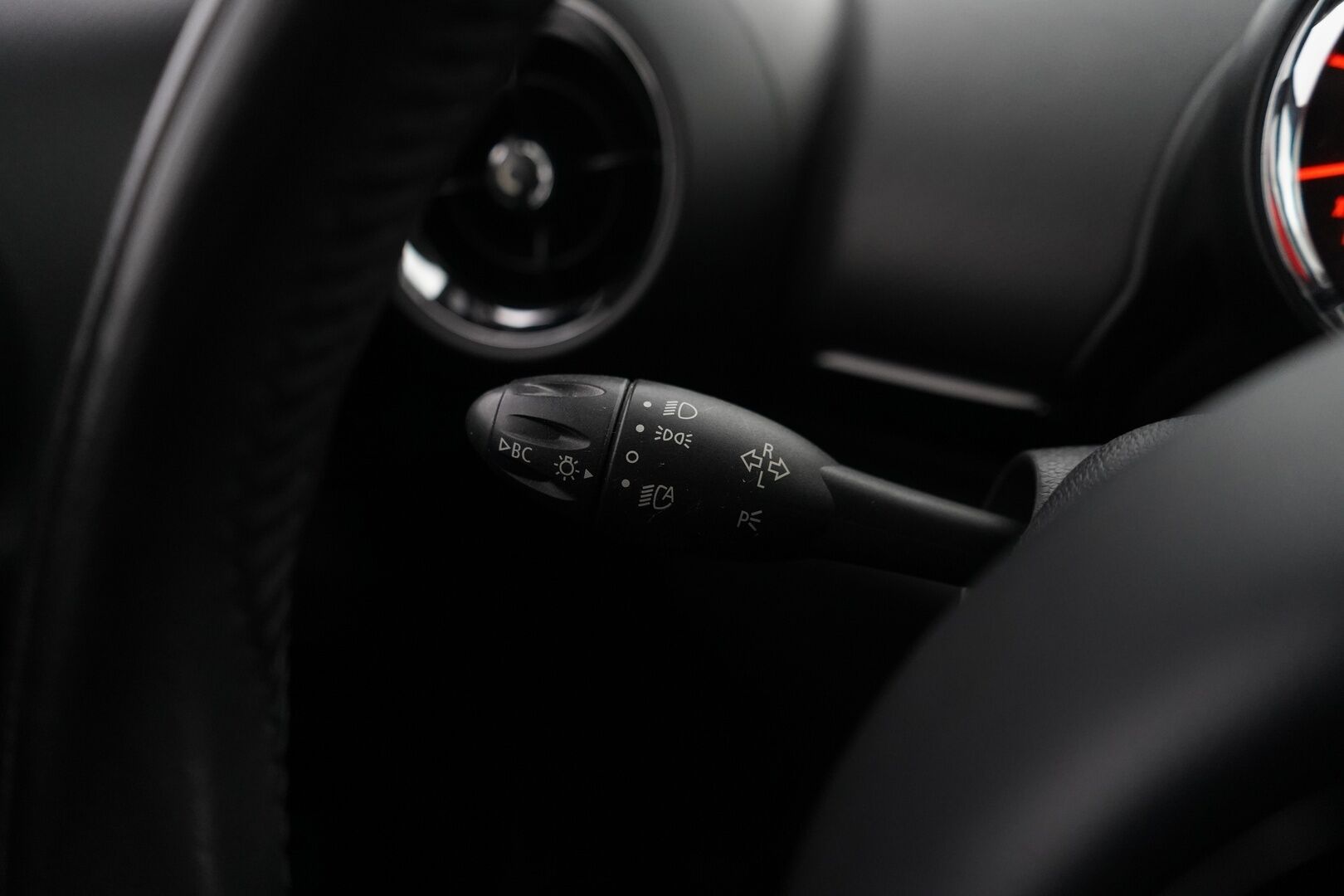 Mini Countryman 2015 Cooper S ALL4 A Sport Lane * Vakkari / Tutkat / Kattoluukku / Nahat / Lämpölasi * - Kahdet renkaat / Viimeisin huolto 9 / 25 / Ketju vaihdettu ennakoivasti / Puhdas Carvertical / NELIVETO